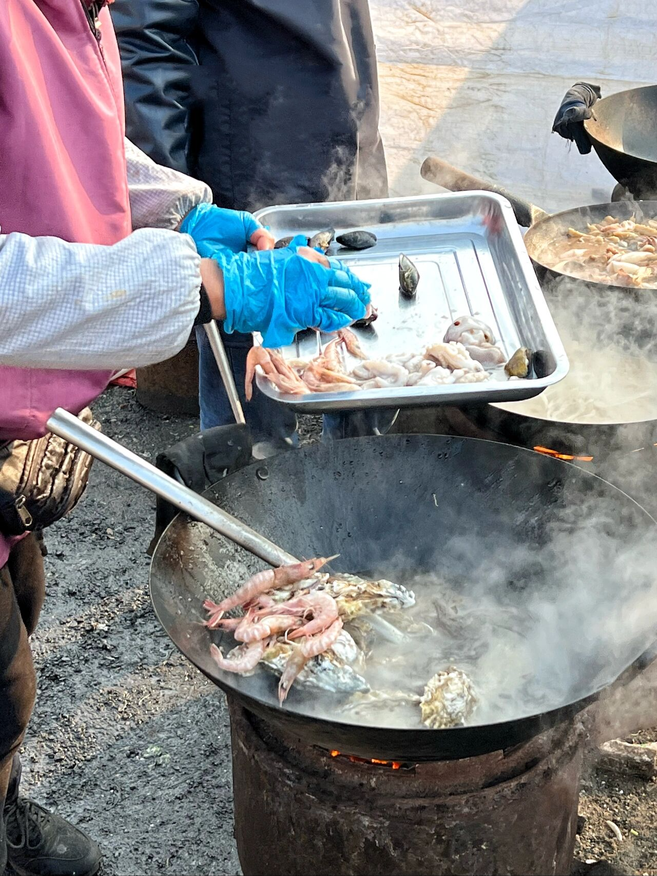 农历逢四逢九人山人海的泊里大集 明星美食之一是羊肉汤 之二就是是