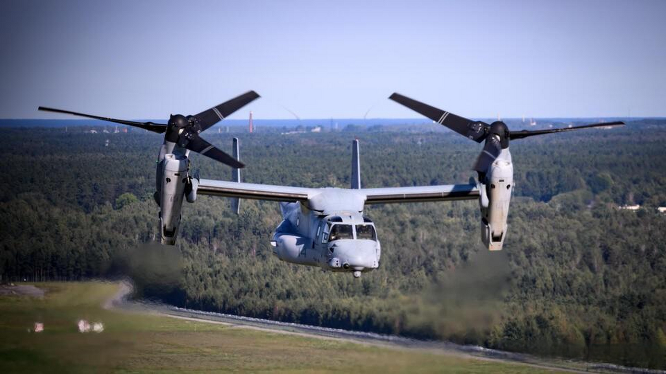 渔民发现在日本坠毁的美国鱼鹰倾转旋翼机的三名机组人员 11月29日,据