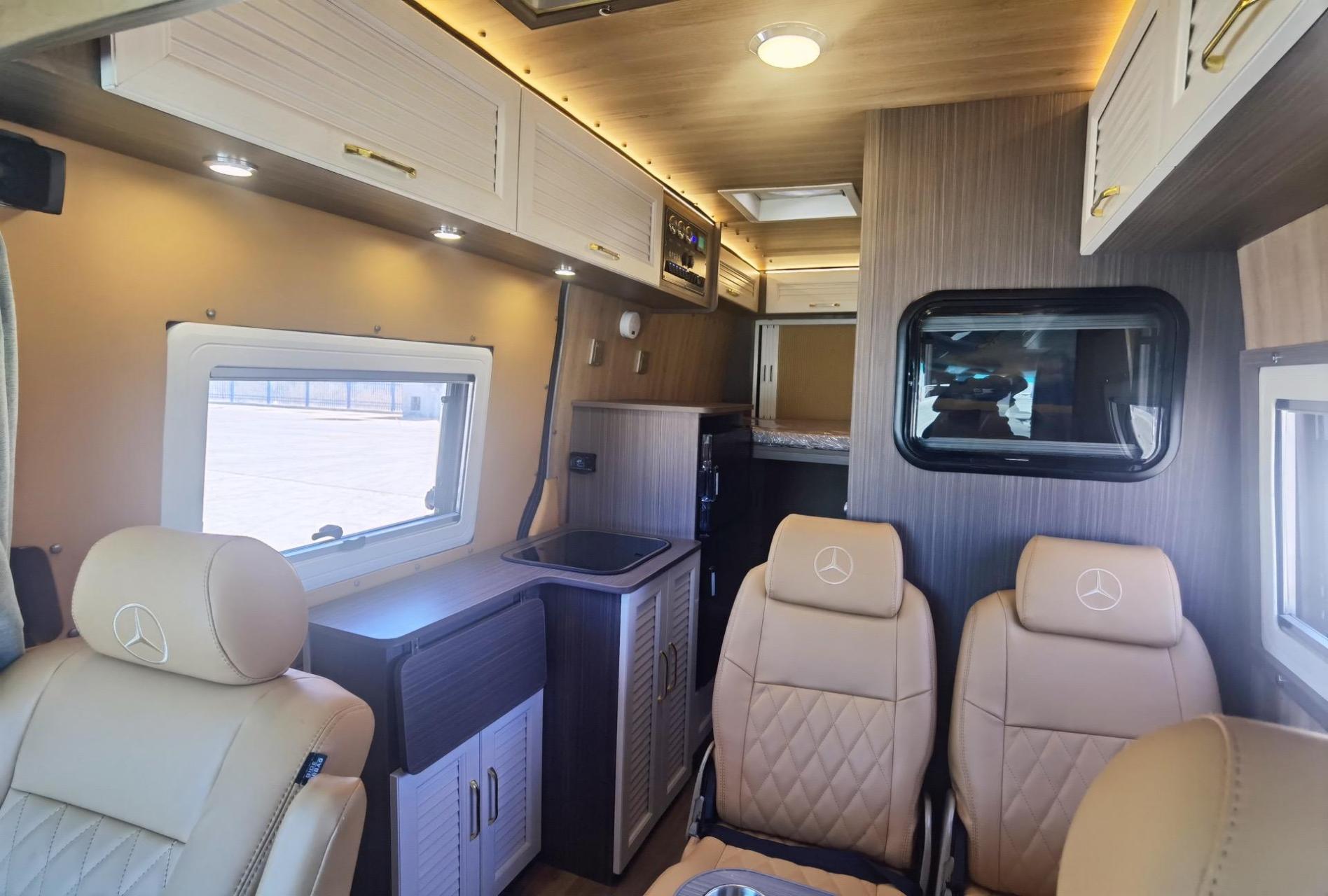 2014年10月奔驰凌特房车 2.