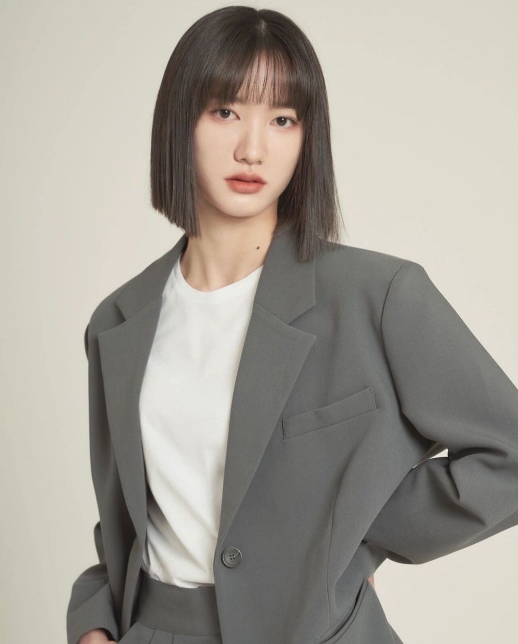 终于看到徐明浩新歌mv女主正面照了! 长发短发都很好看哎