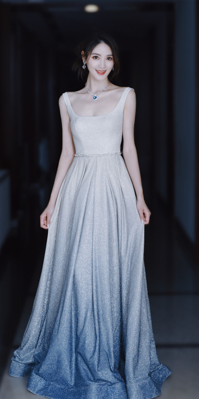 李丹儿,美女主持人白色穿搭好身材写真壁纸