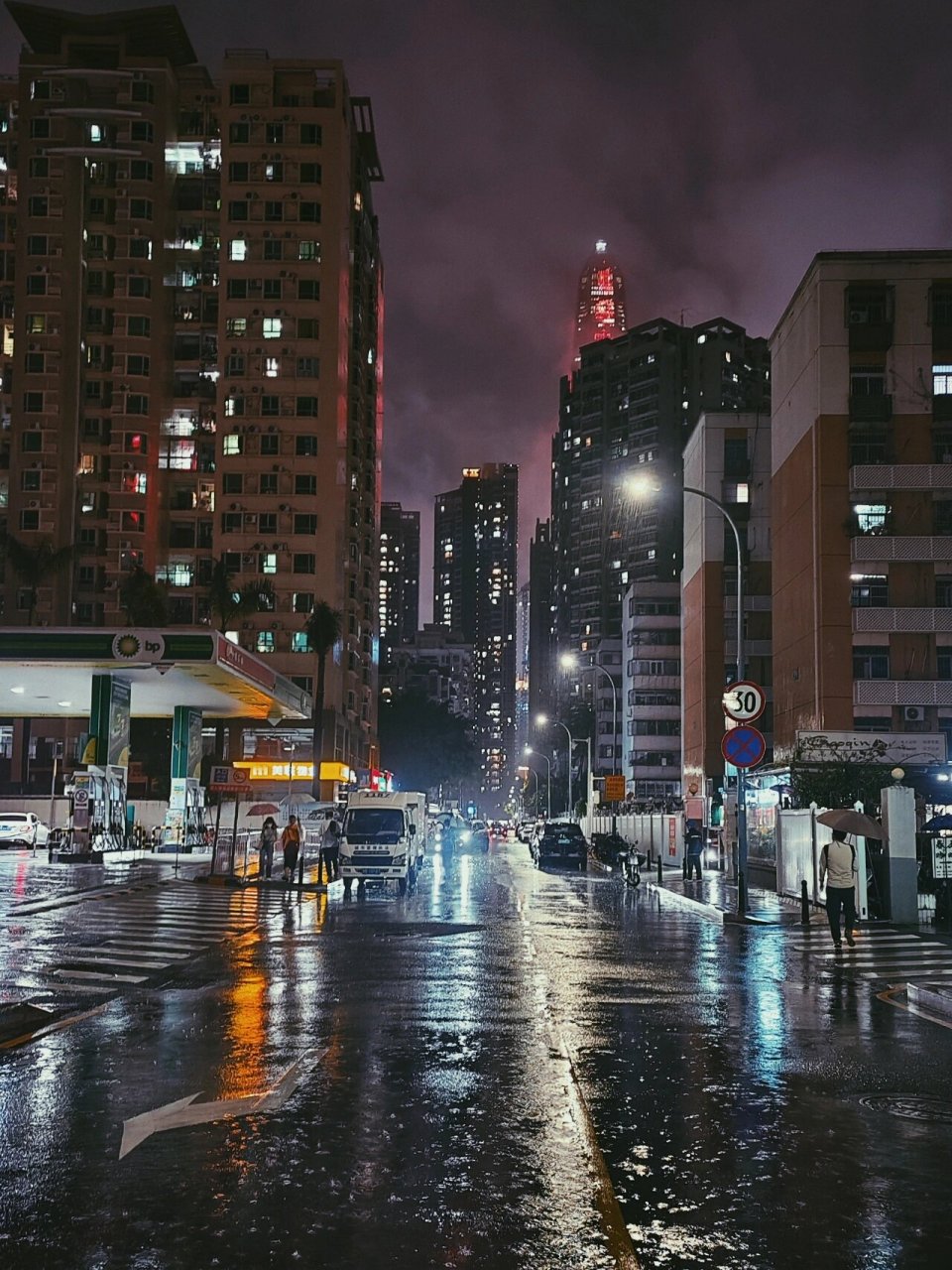 深圳晚上下雨图片图片