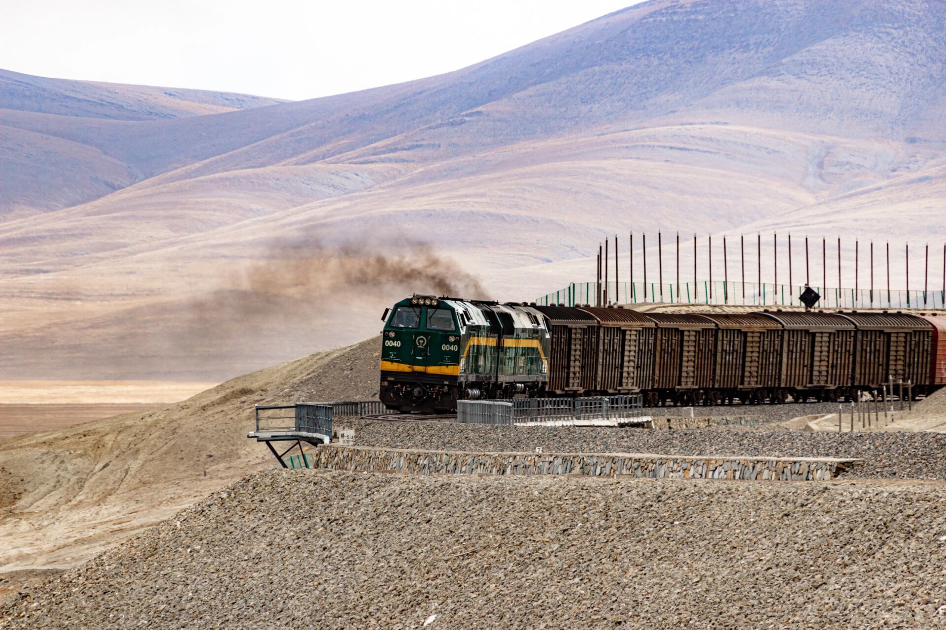 nj2型内燃机车 摄于2020.10 青藏线路上.