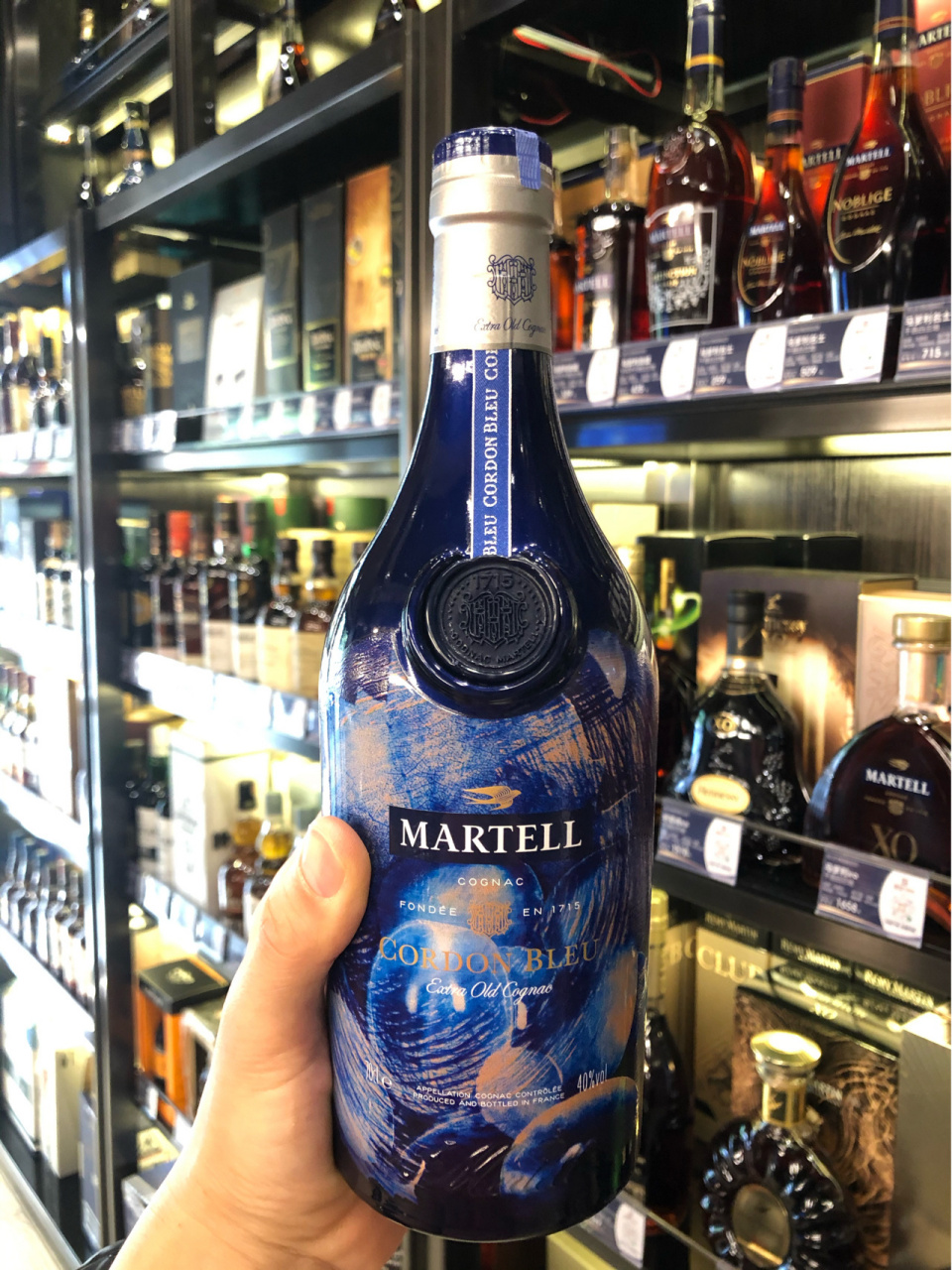 干邑-马爹利蓝带 干邑是白兰地的一种,泛指用葡萄酒蒸馏后得到的一种