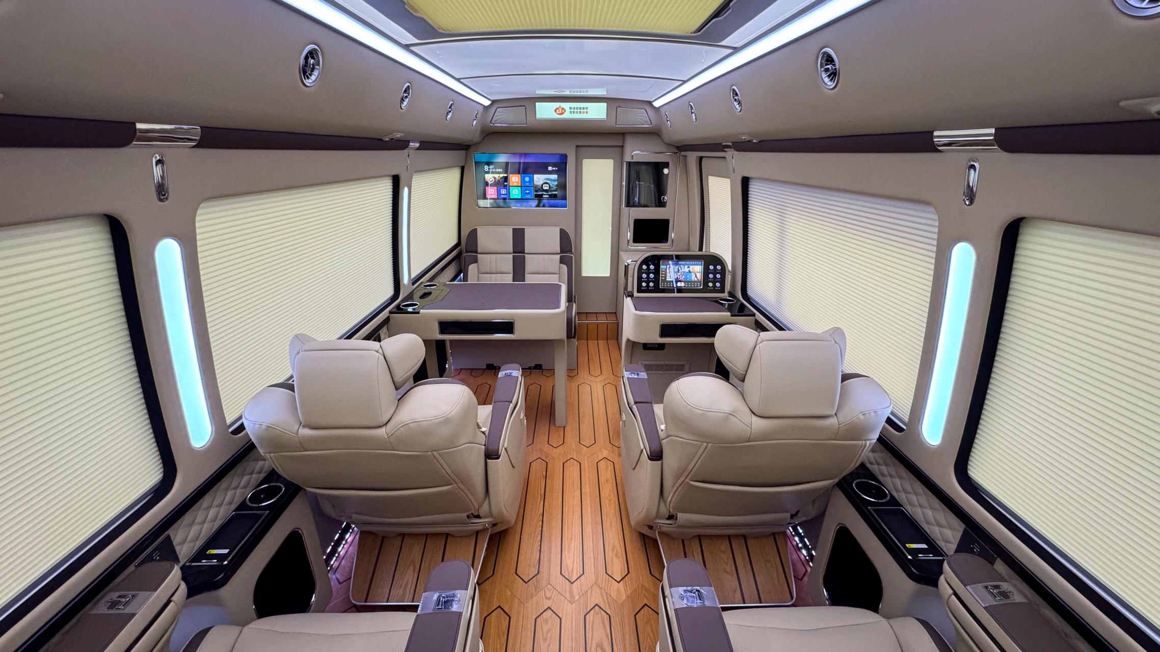 丰田考斯特13座商务车,作为一款备受赞誉的豪华车型,不仅在外观上展现