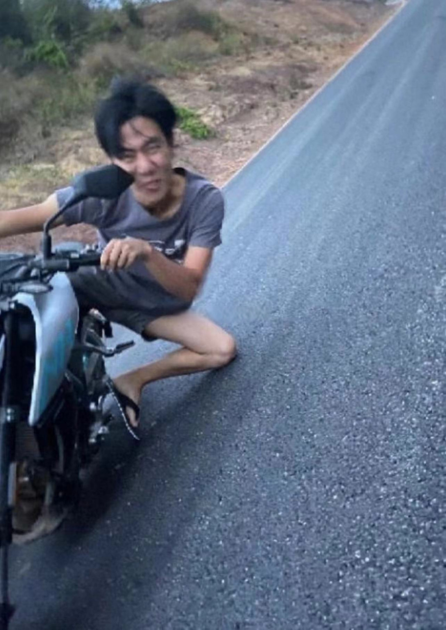 摩托车磨膝过弯~~~过完了弯是不是就没有膝盖了?#海阔试车超话