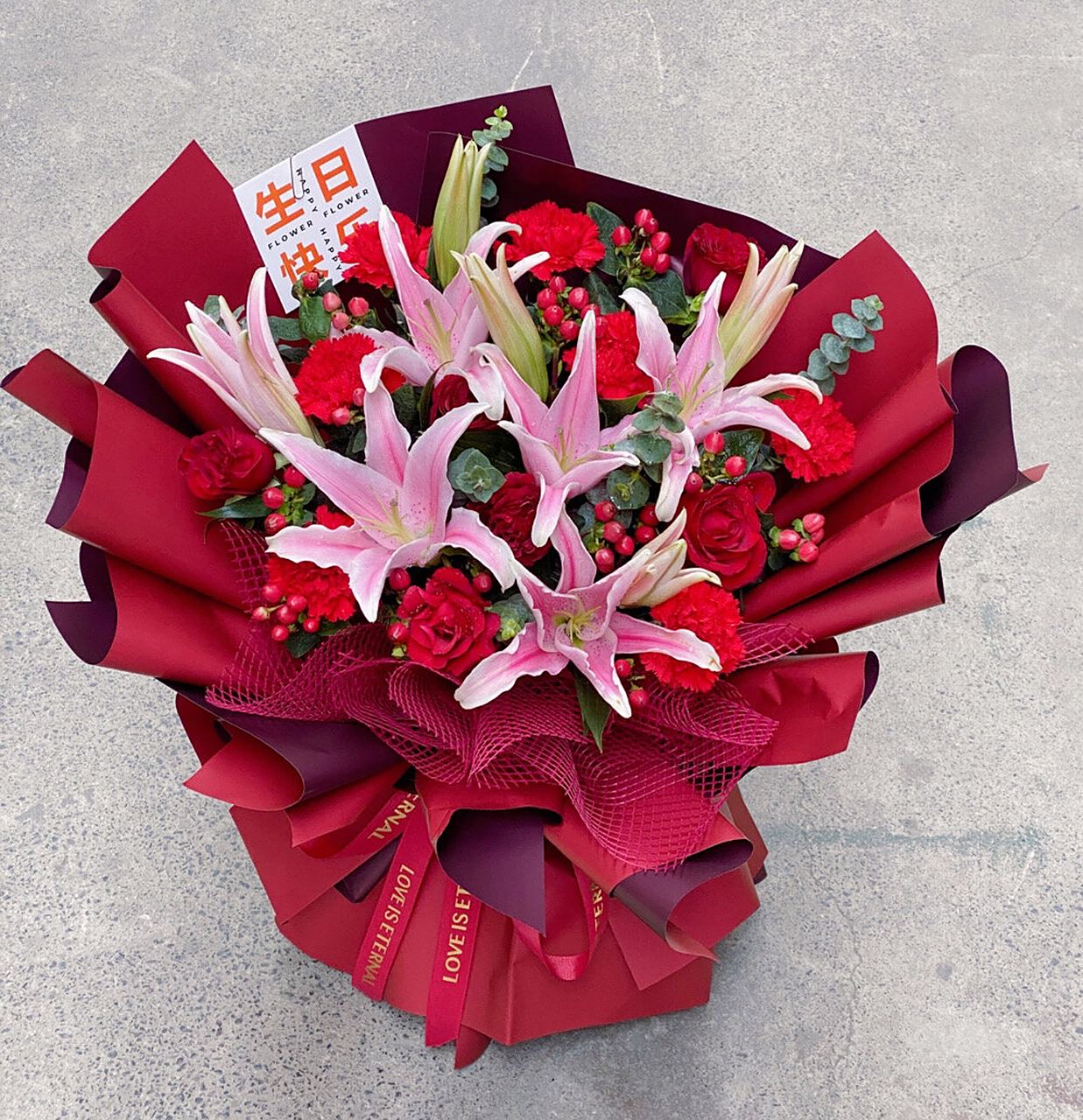 康乃馨百合花束寓意为万事顺利,心想事成,十全十美,百年好合,健康