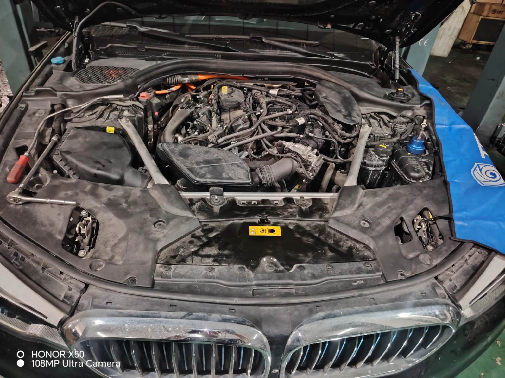 这款b48发动机俗称宝马界漏水王.外围找不到漏点.