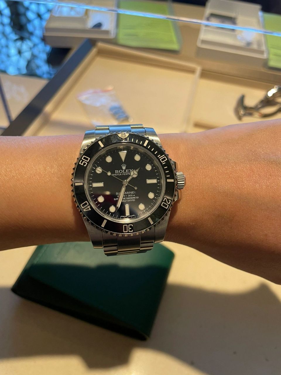 上海劳力士服务中心 去劳力士弄表链,在力宝广场16楼,需要预约,报预约