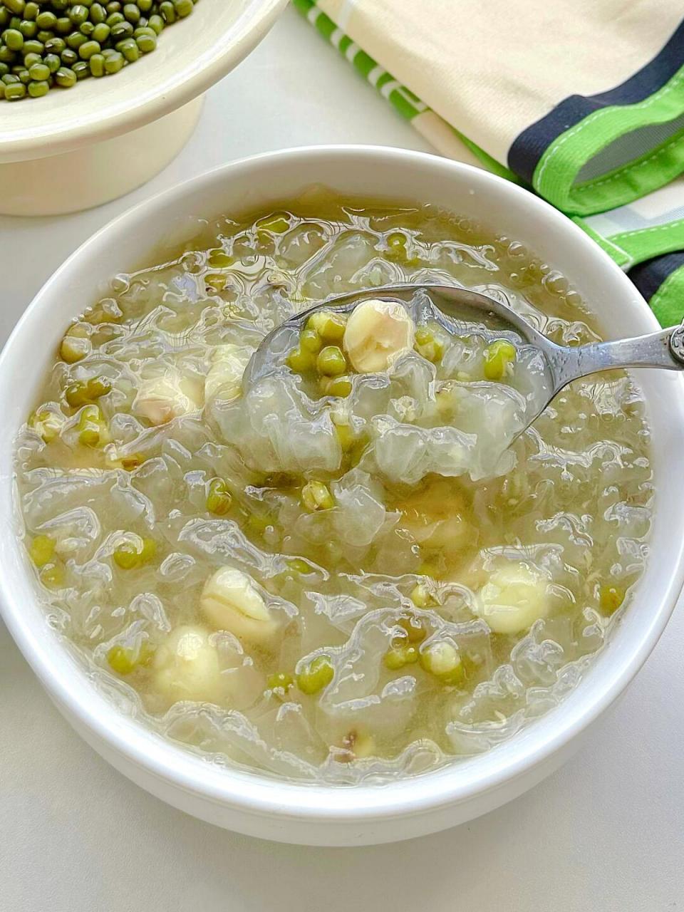 真心建议女孩子夏天多喝这碗银耳绿豆汤!