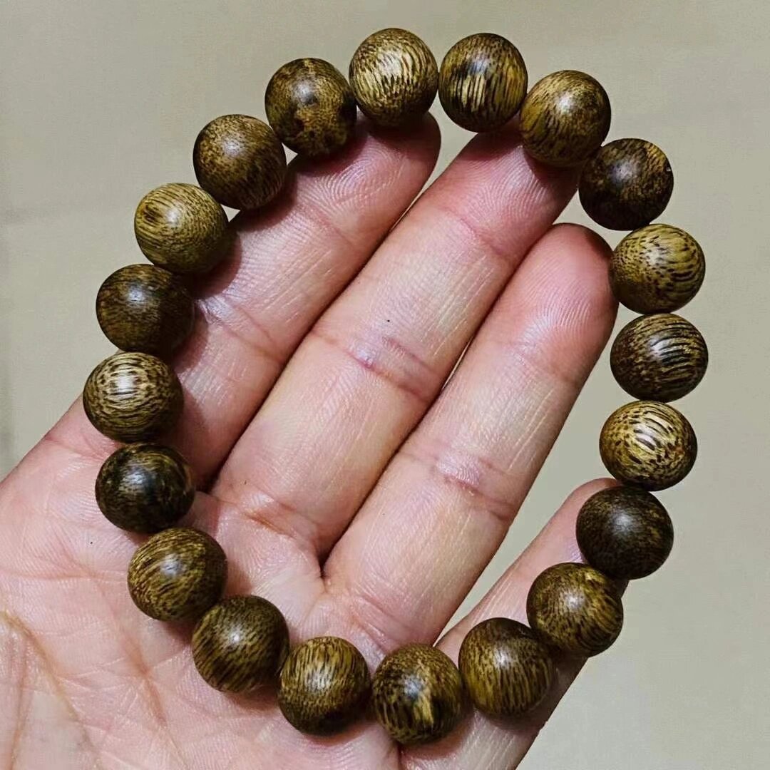 0*19颗 莺歌绿奇楠软油小手串,标准1.0*19颗,重6.