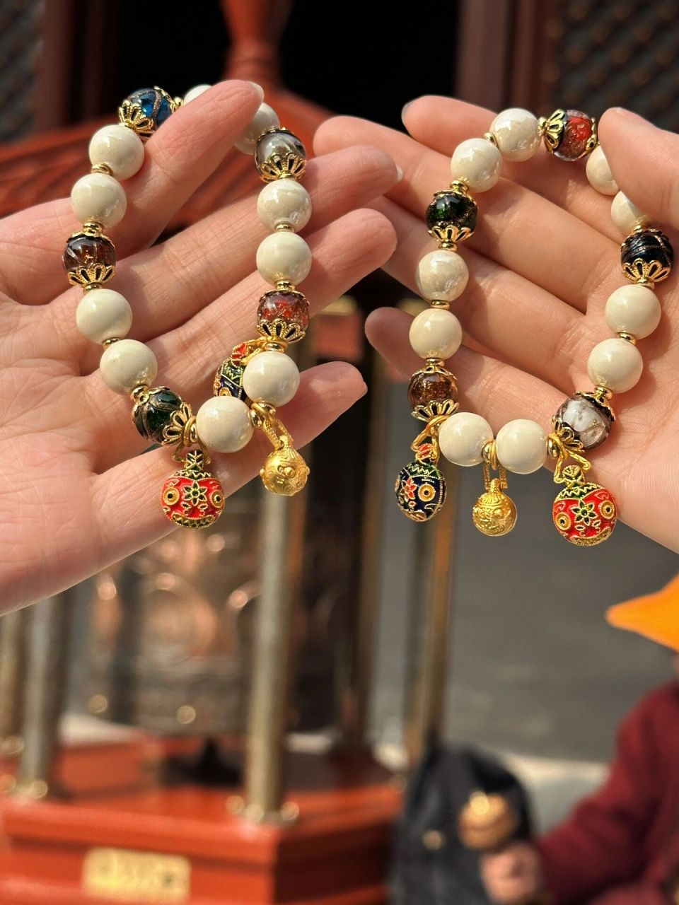 去雍和宫请手串啦 05 好美的香灰瓷07 这款白色香灰瓷配全家福真