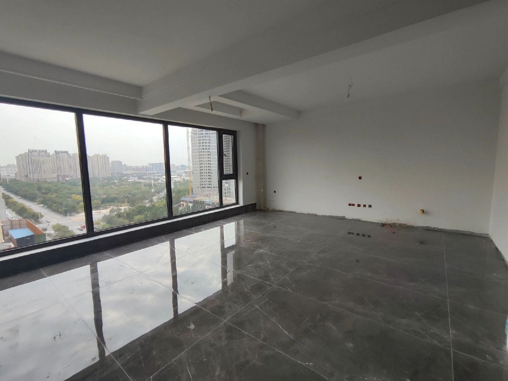 深灰色瓷砖 突然不知道该怎么搭配家具了