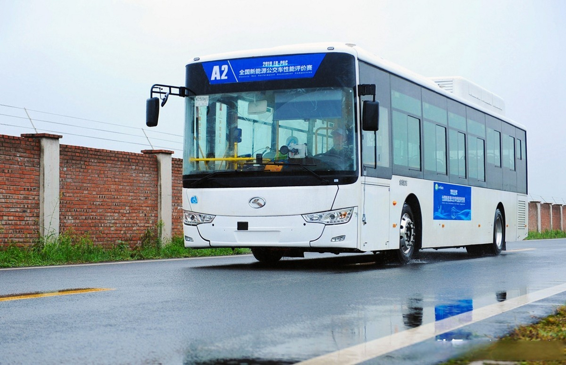 【#黄石公交车司机为省电不开空调# 】近日,据时代财经消息,湖北民营