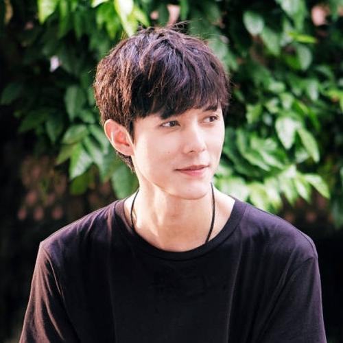 娱乐最前沿# 4月8日,有网友爆料称自己与@张超