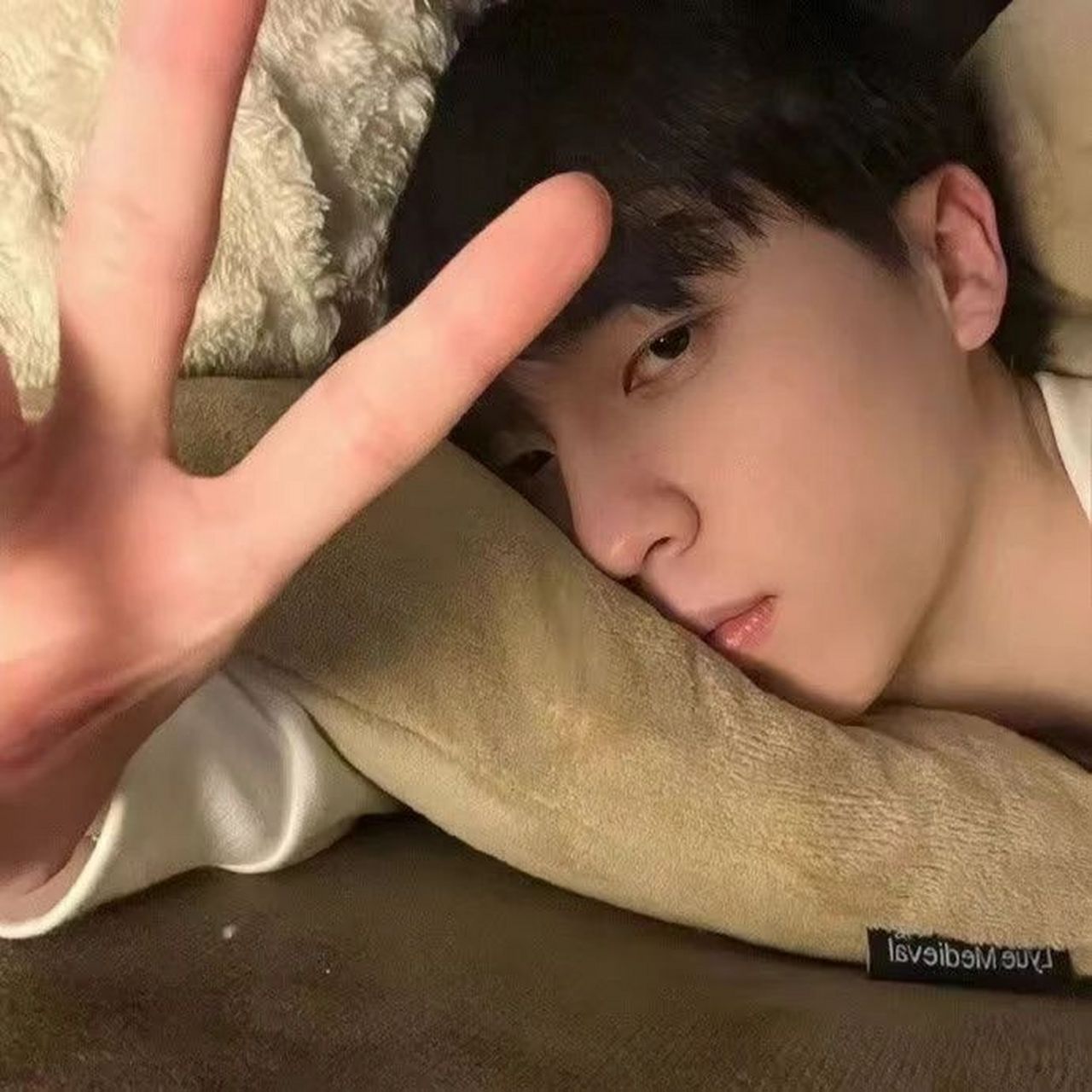 快来挑选你的专属帅气吧!😎📱