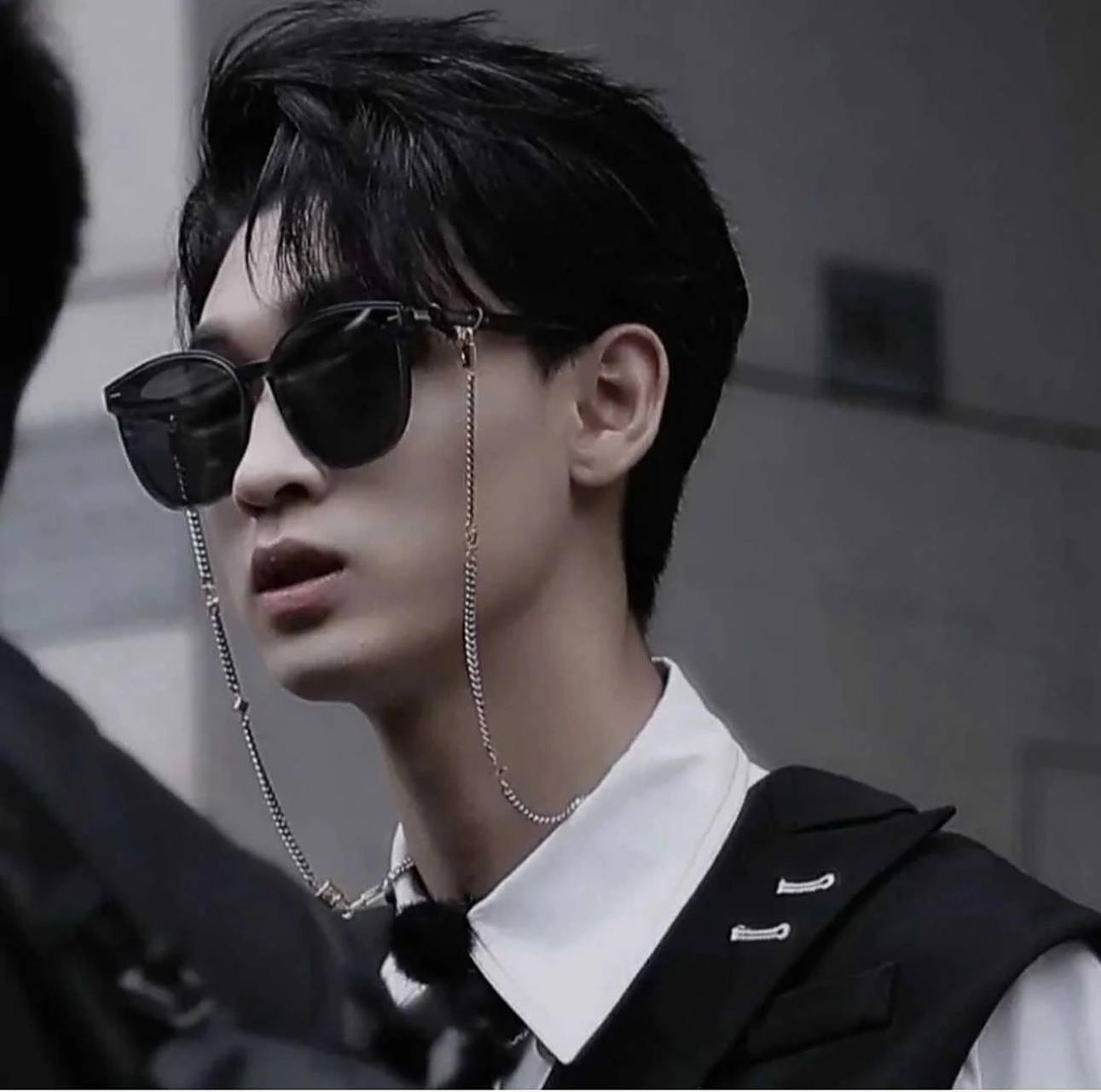 秦霄贤的神仙照片分享 台上追随秦霄贤 台下不扰秦凯旋 白月光会一直