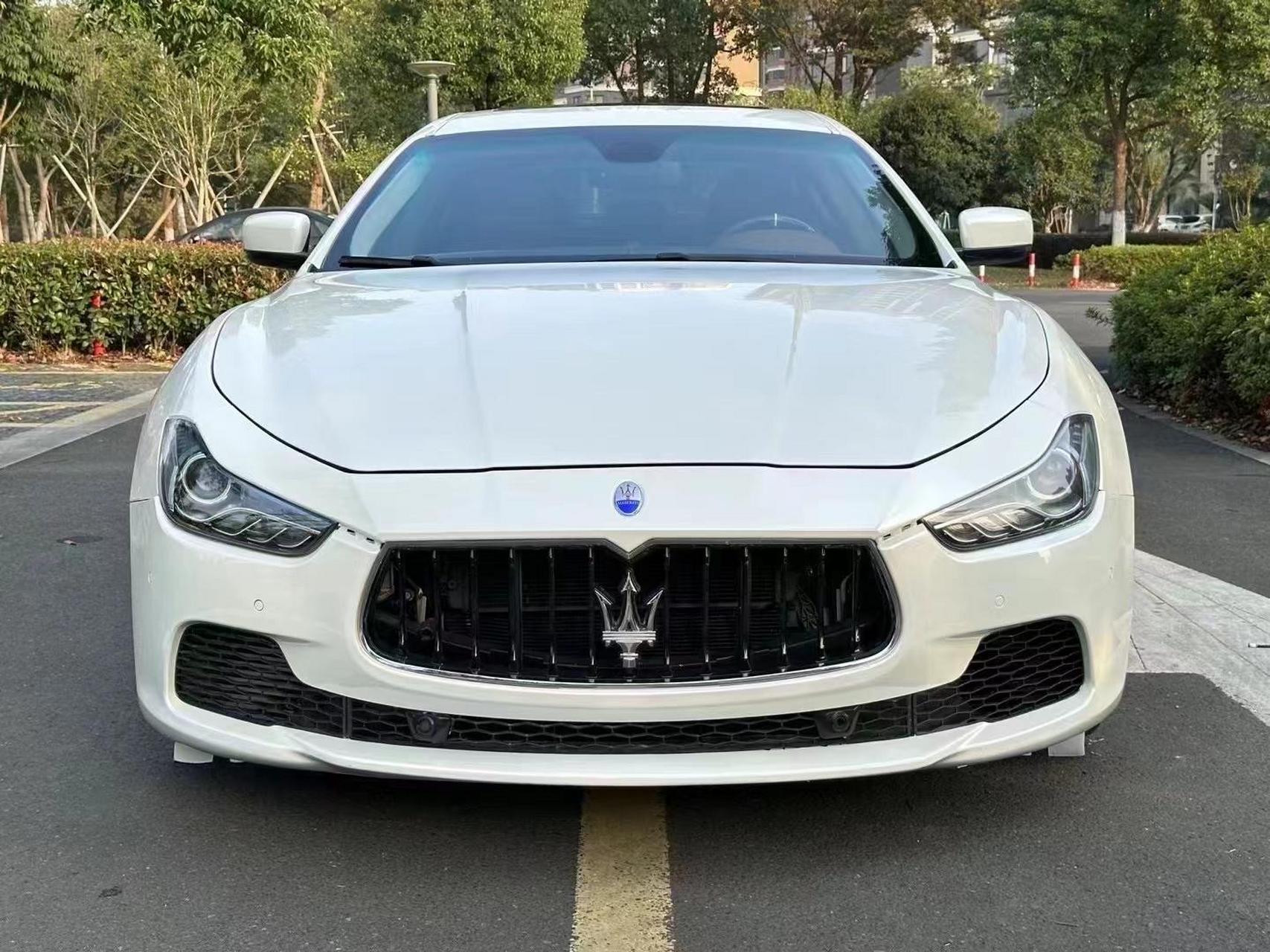 17年玛莎拉蒂吉博力s q4 四驱 完美配色 外白内棕,特价一口价24.88万.