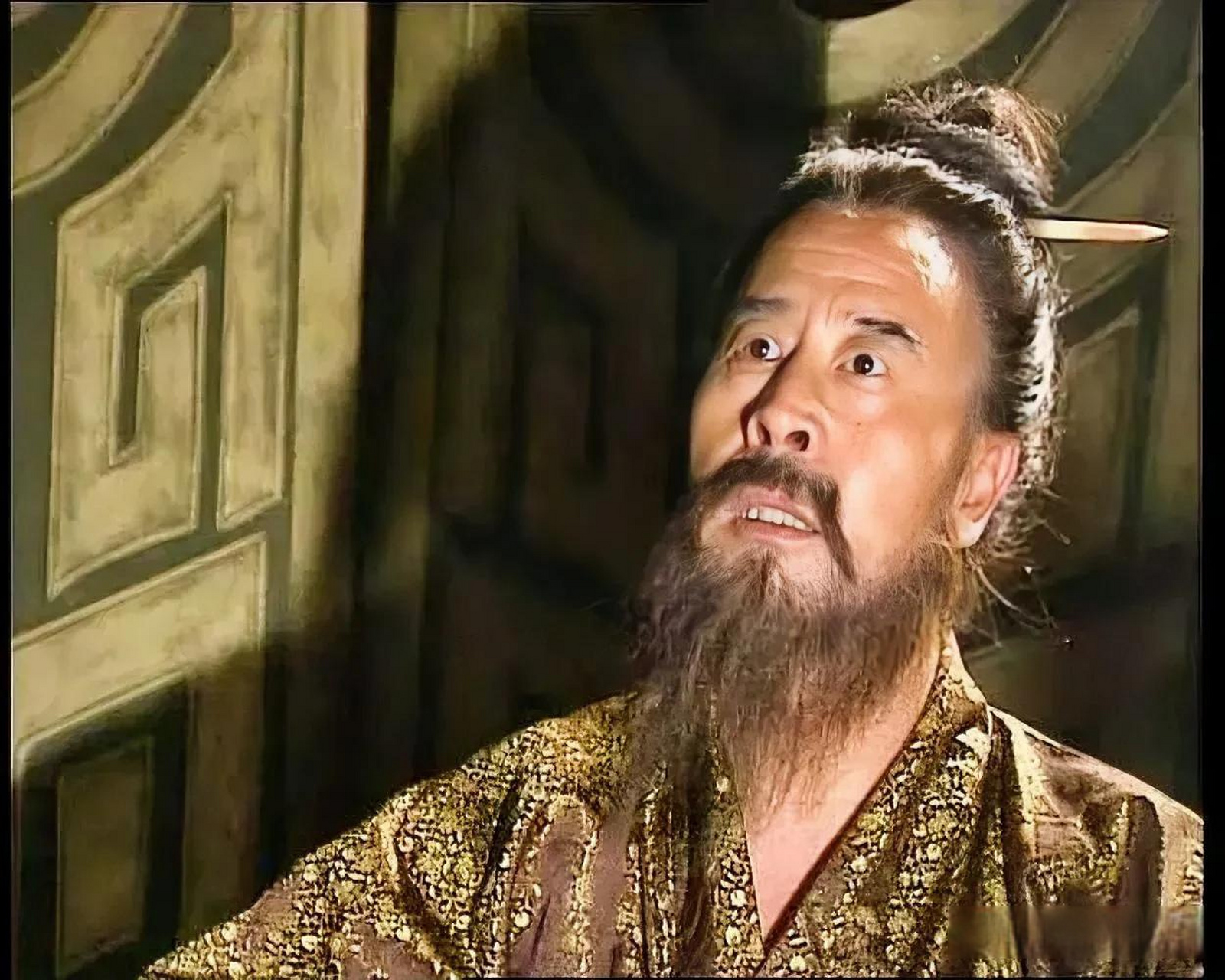 有没有一种可能丁原就是荆州刺史  丁原在三国演义中出场时,是这么