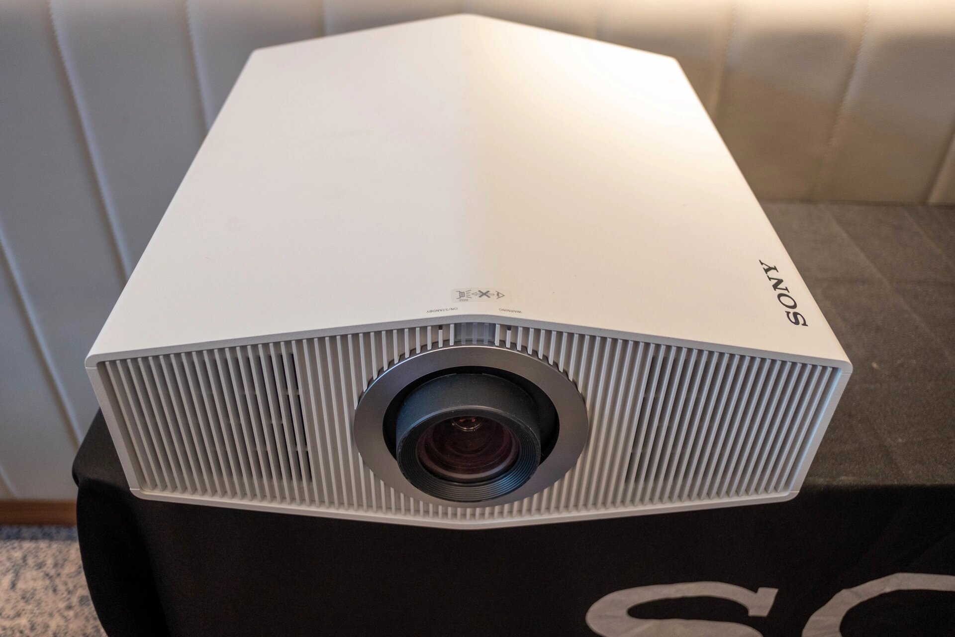 影院级 索尼vpl-xw7000 白色真的非常好看 白色机器真的太合适现在的