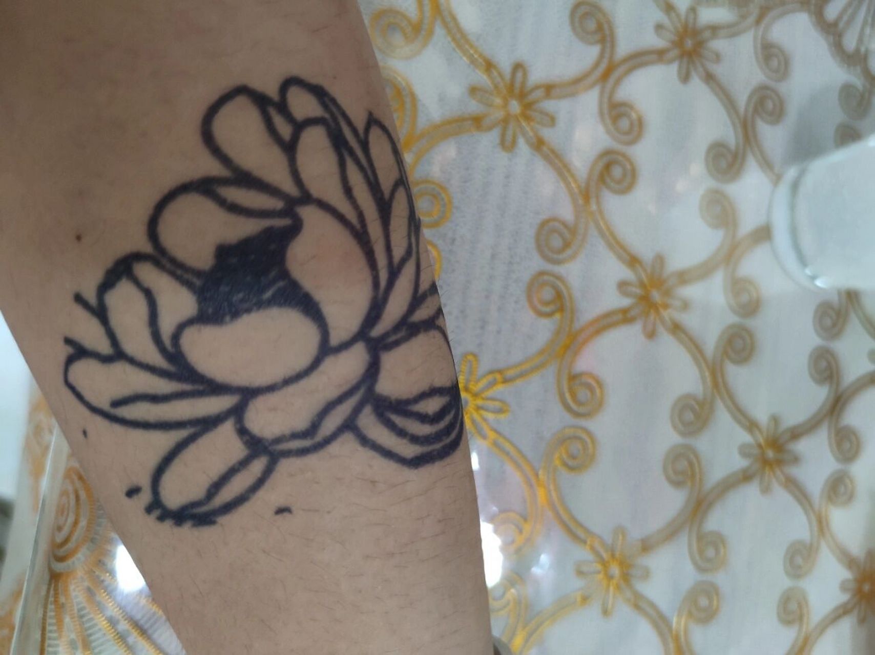 纹身师告诉你去除草本半永久纹身贴的方法 洗澡的时候用清洁力强的