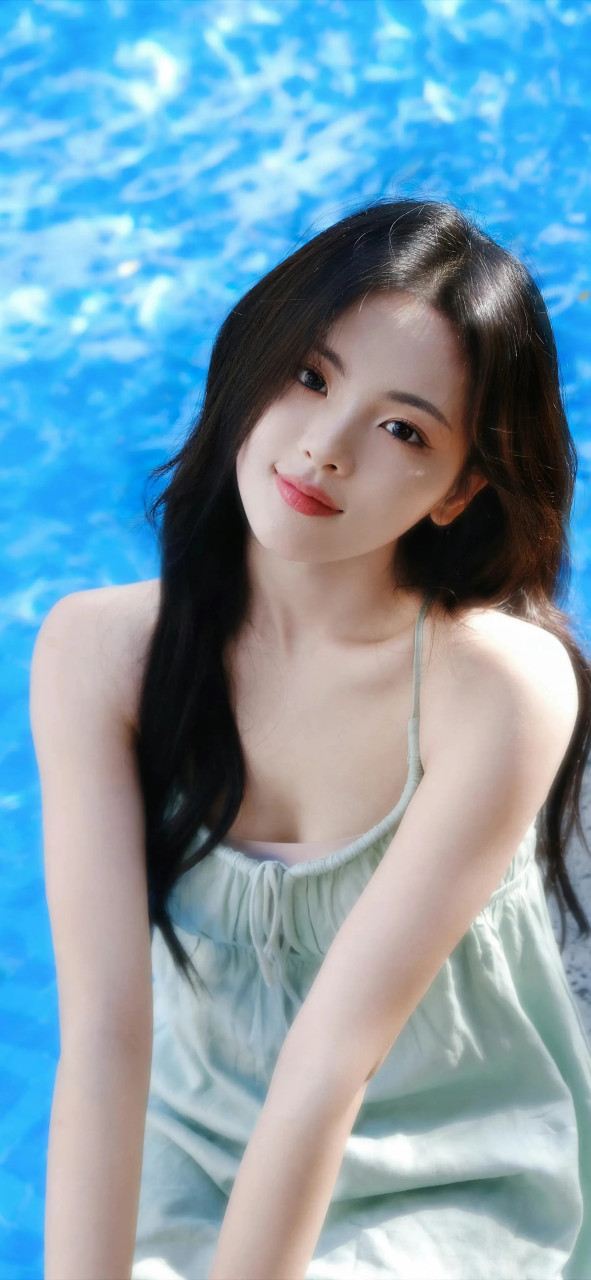 杨超越小虫子的修炼日记,泳池吊带写真壁纸图集,小姐姐与你提前快进过