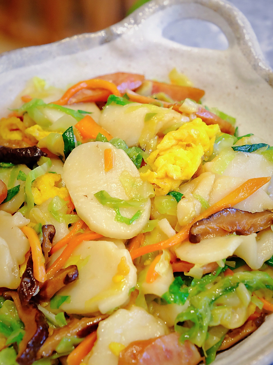 今天我又来做年糕啦～温州人的家常炒法,用小美无油烟烹制,只需要7