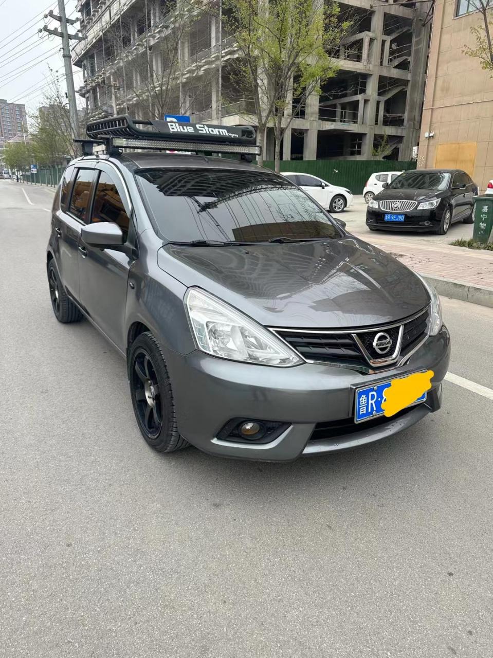 本地一手 近19年日产骊威,自动挡,大屏导航,真皮座椅,多功能方向盘