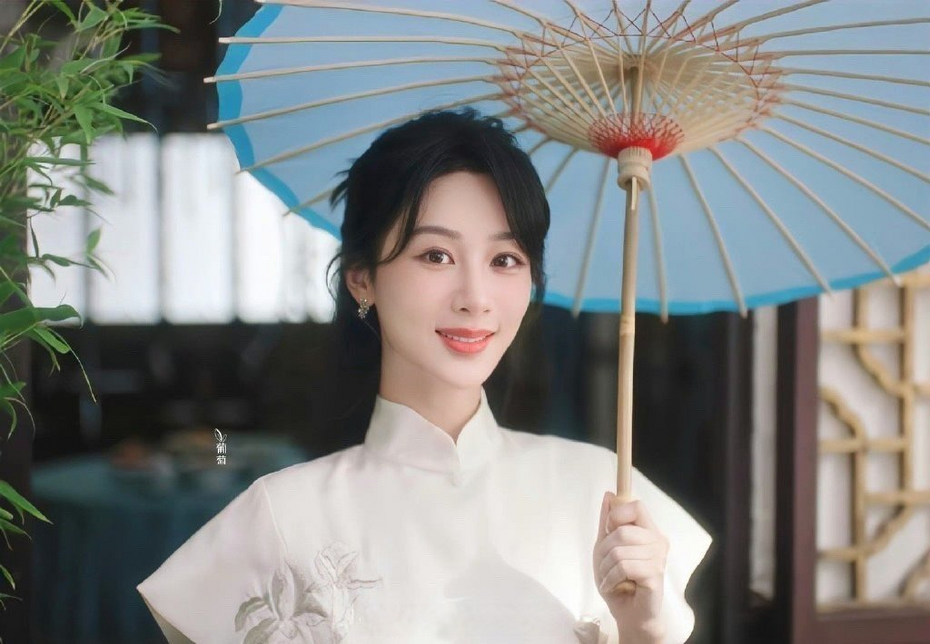 杨紫穿旗袍了#杨紫旗袍造型韵味十足,气质狠狠拿捏住了呀,真的很热怂