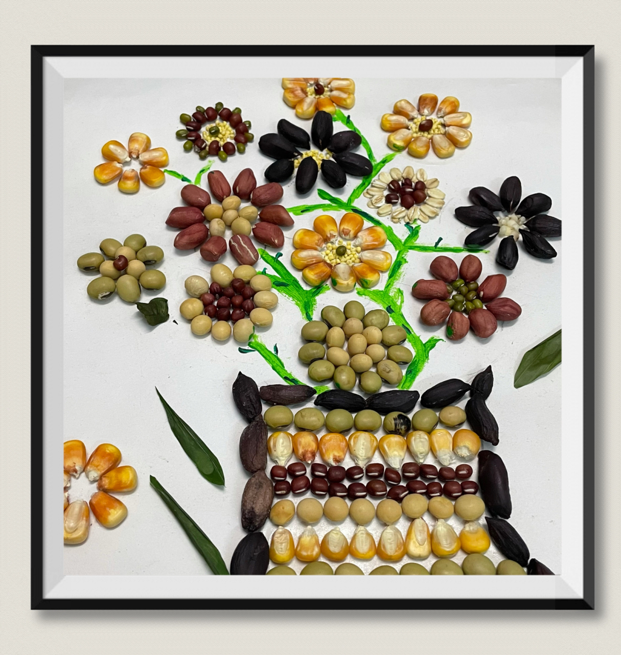 五谷拼贴画《五谷花朵》94 《五谷花朵》 制作方法:用笔勾勒出轮廓