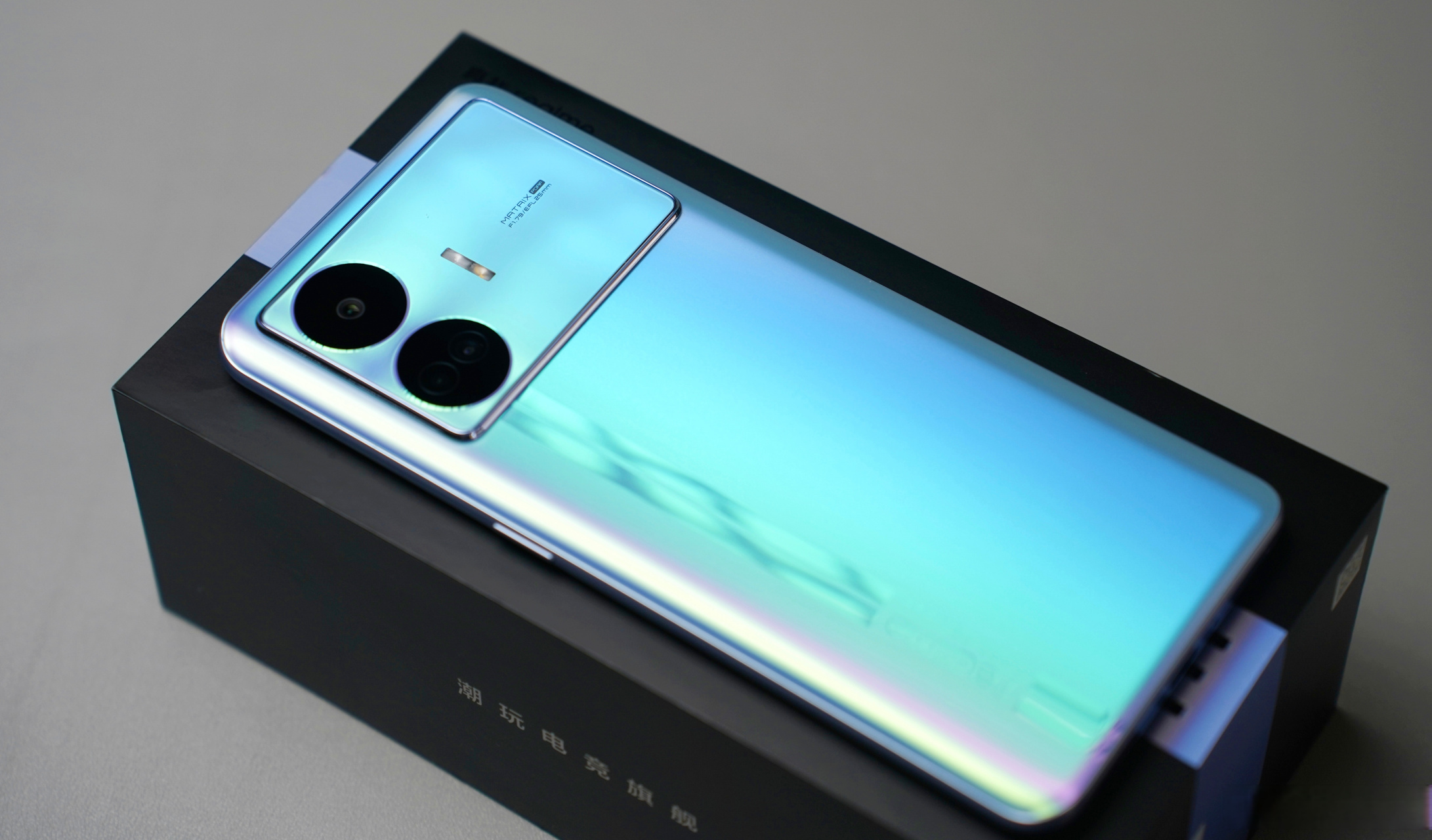 【真我gt neo 5 se最终幻想图赏】搭载骁龙7 处理器,lpddr5x   ufs 3.