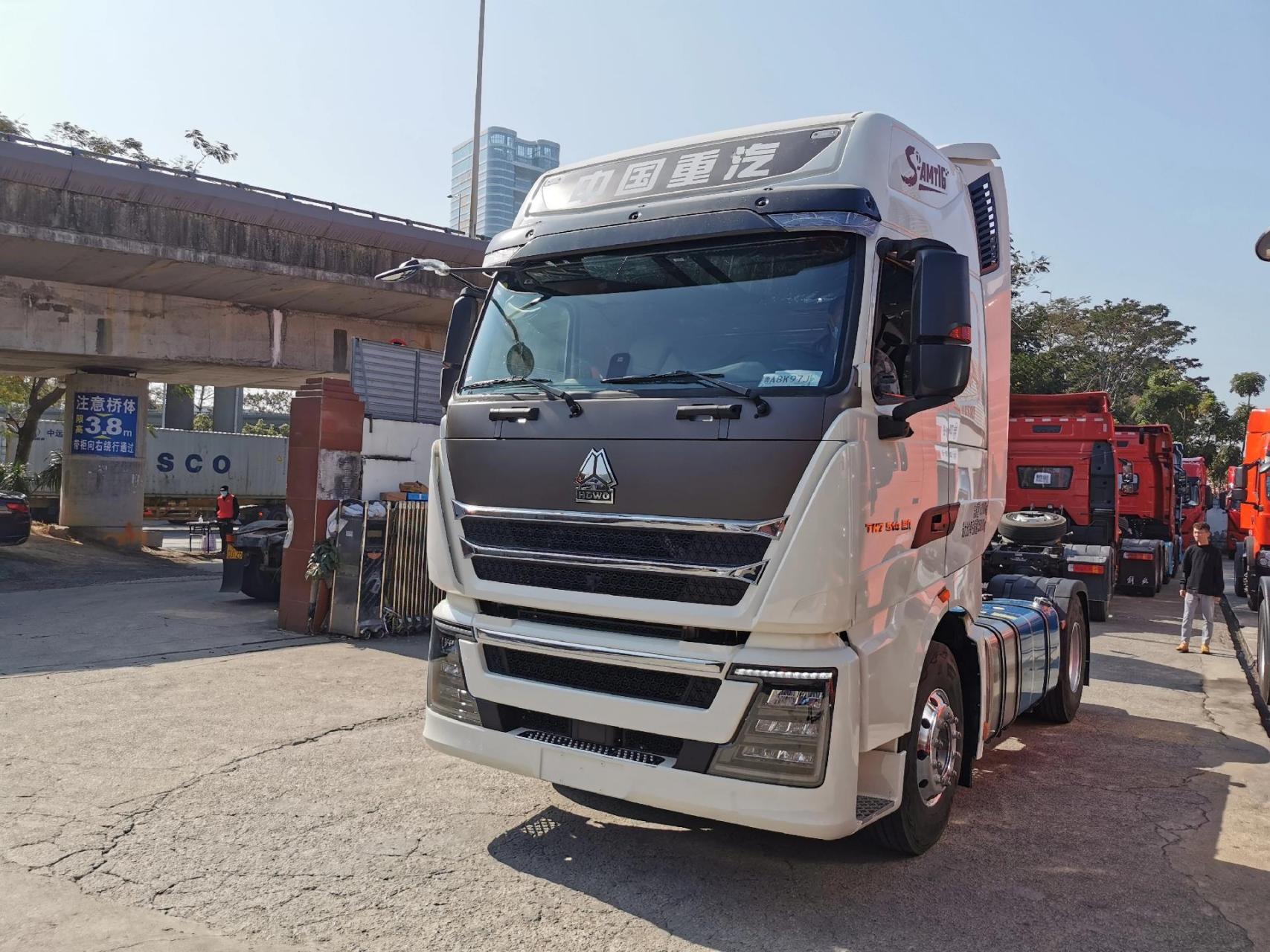 不能控制油价,可以降低油耗 重汽豪沃 th7双桥 540马力 13升发动机