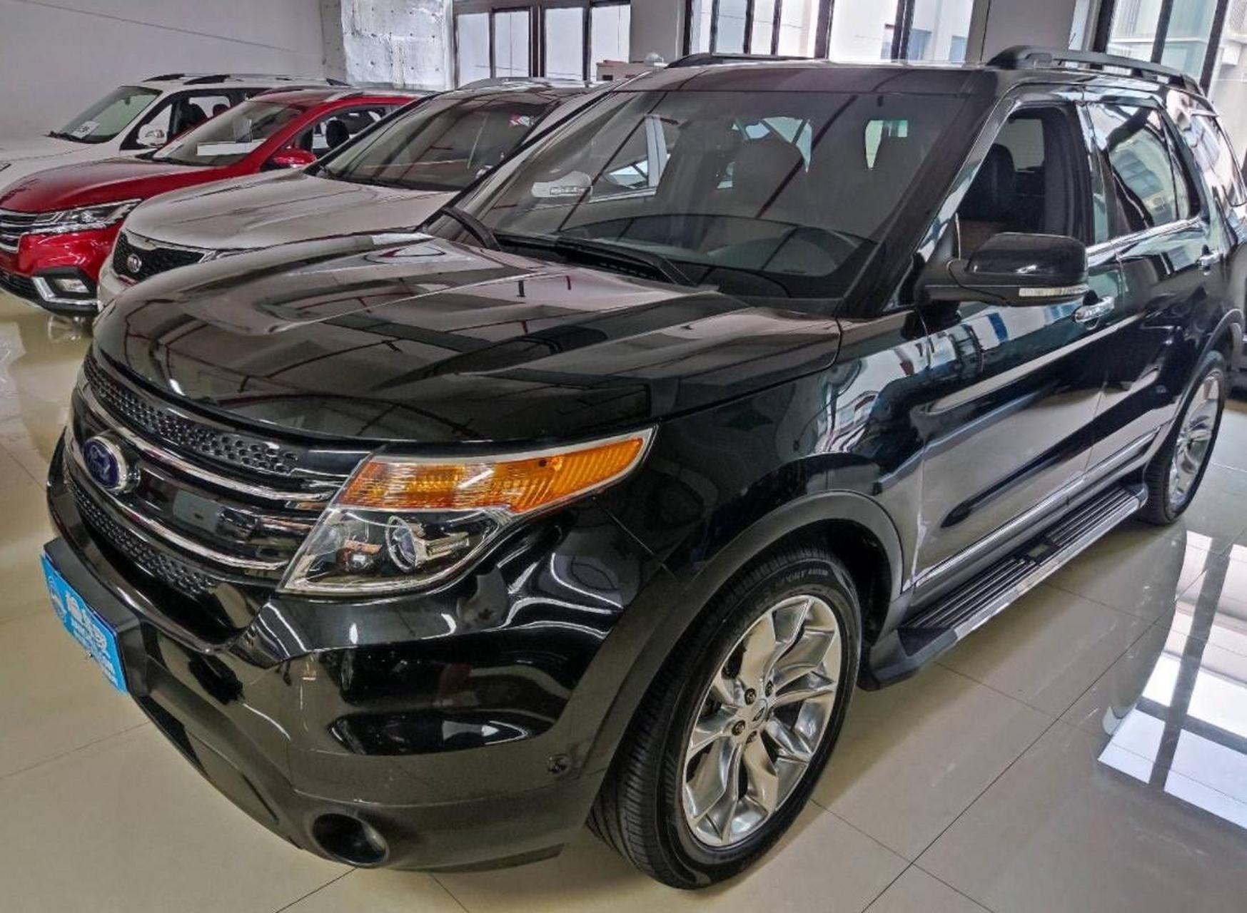 *外观气场神似路虎揽胜,当年卖到50万的进口福特探险者,开了10年还值6