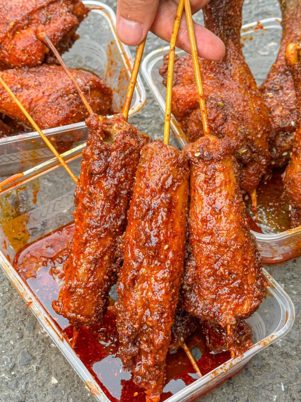 求求刷到这个竹签烤鸡腿的姐妹都去吃!就在五一广场!