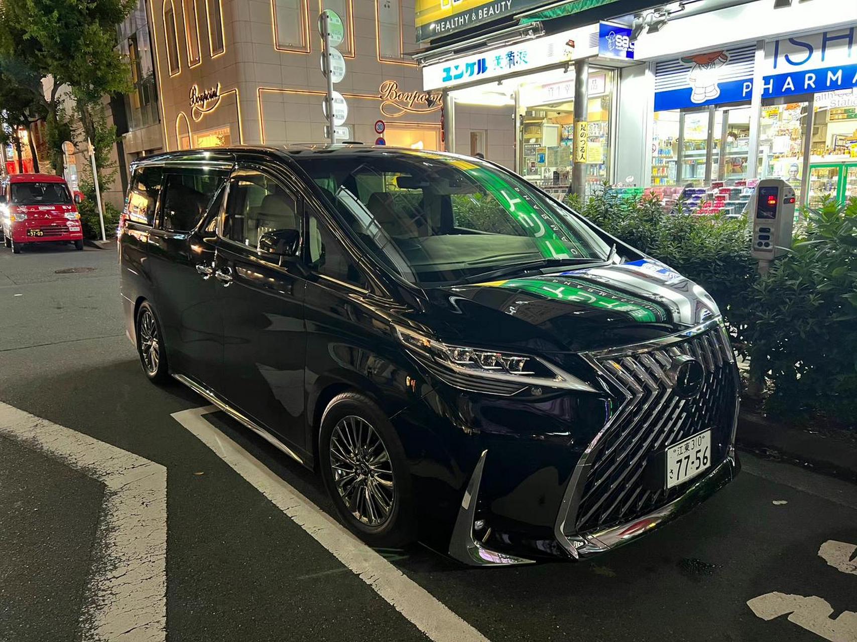 这辆阿尔法改装的雷克萨斯lm"雷尔法",怎么样?光看外观有没有被骗到?