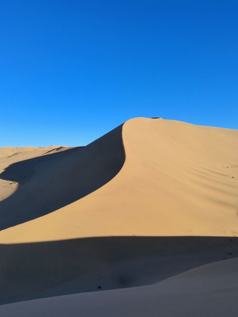 鸣沙山月牙泉是敦煌必去的景点之一,下面介绍一下游玩建议