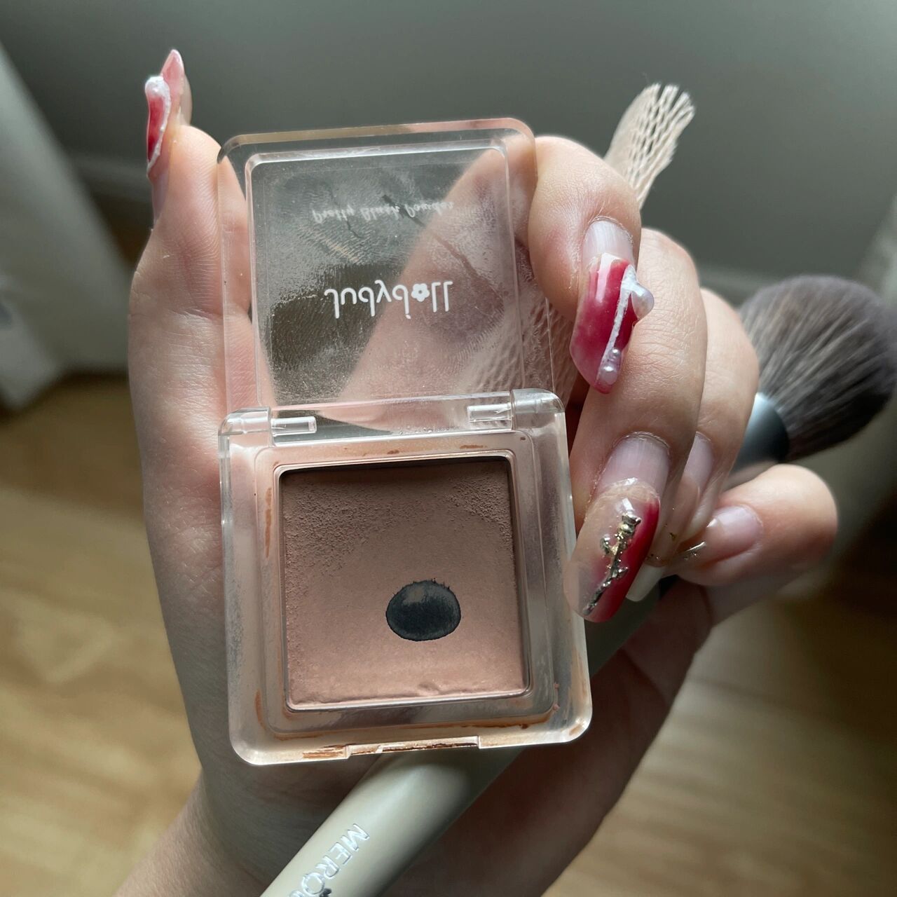 橘朵腮红35求贵替 真的太好看了颜色 就是有点会脱妆!