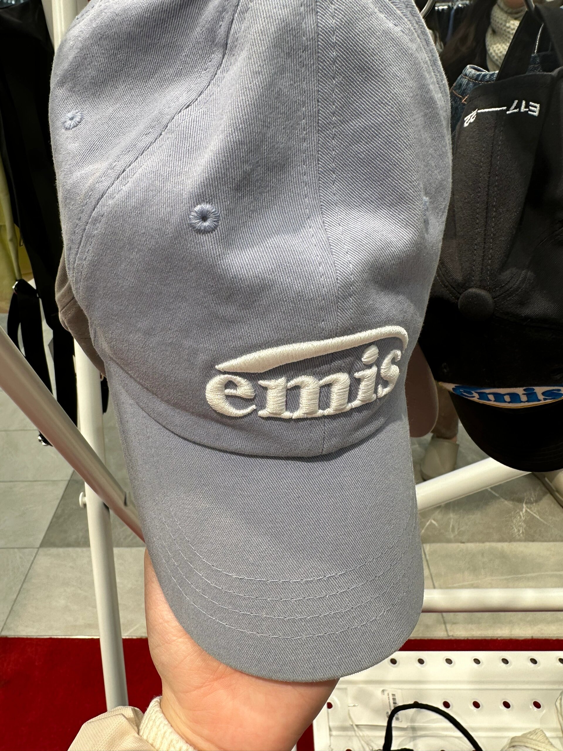 9693emis经典款帽子有多种颜色