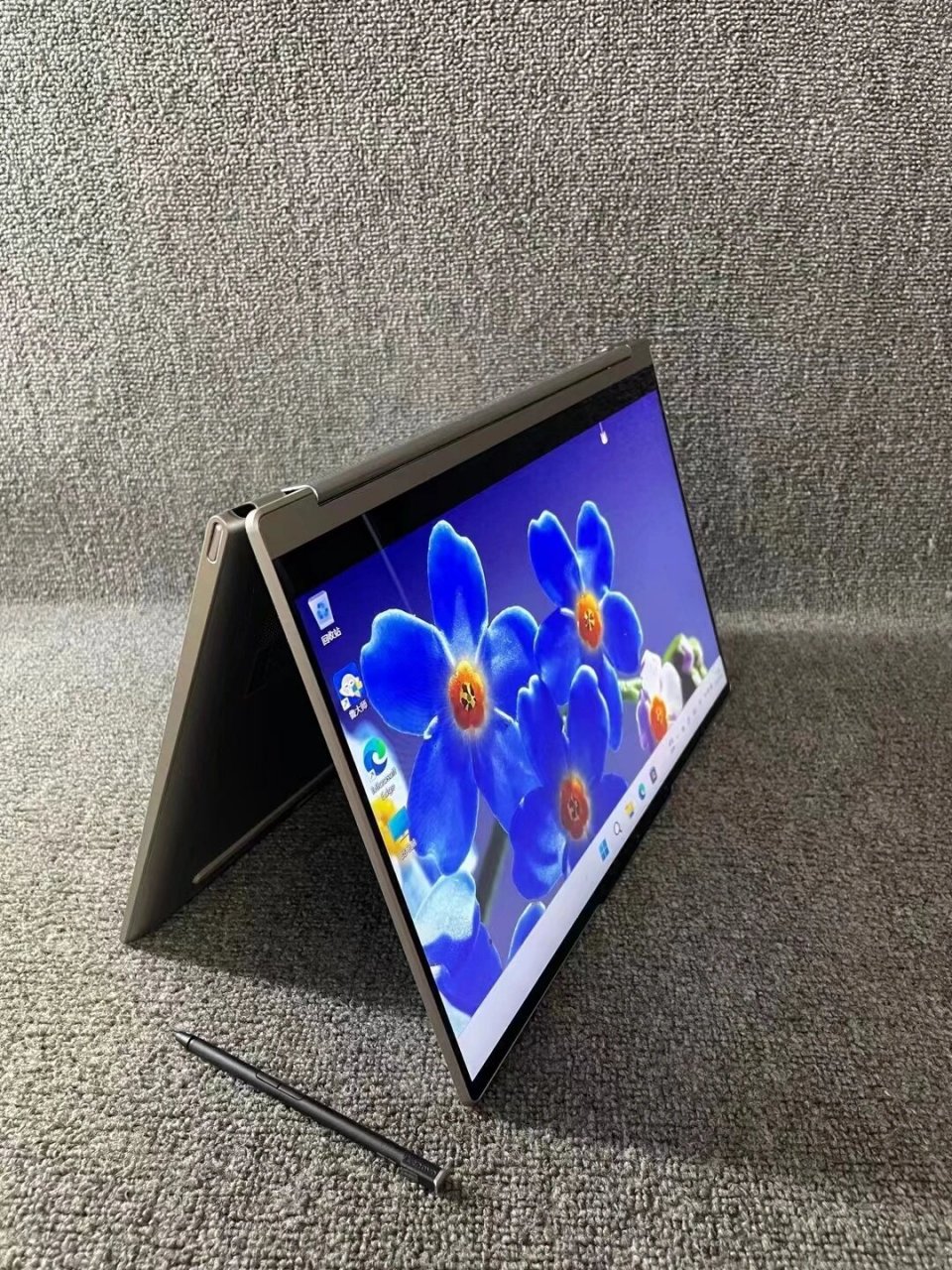 联想yoga14c 联想新款高端超级本  曦光金色  全金属机身 型号:联想