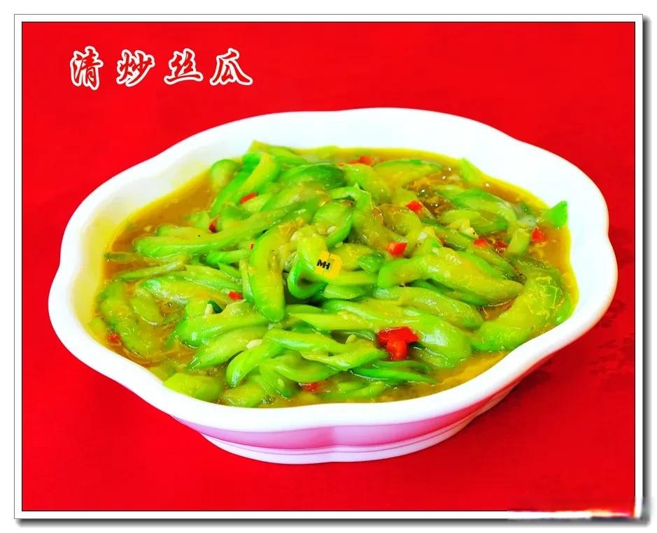 【江西小炒:清炒丝瓜】丝瓜是夏季最常见青菜之一,可素炒,可打汤,也可