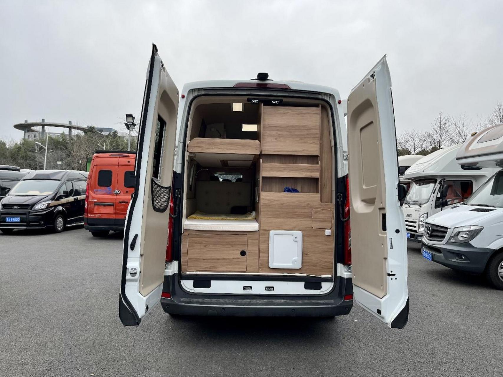 大通原厂v90旅行家b型房车 【底盘品牌】大通 【上牌时间】2022年