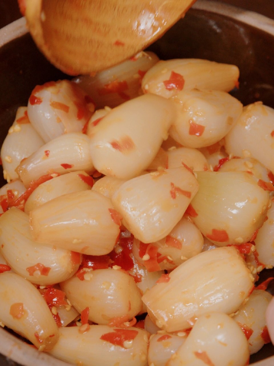 和四川泡菜并列第一的酸藠头,总被北方朋友误认为是葱头大蒜.