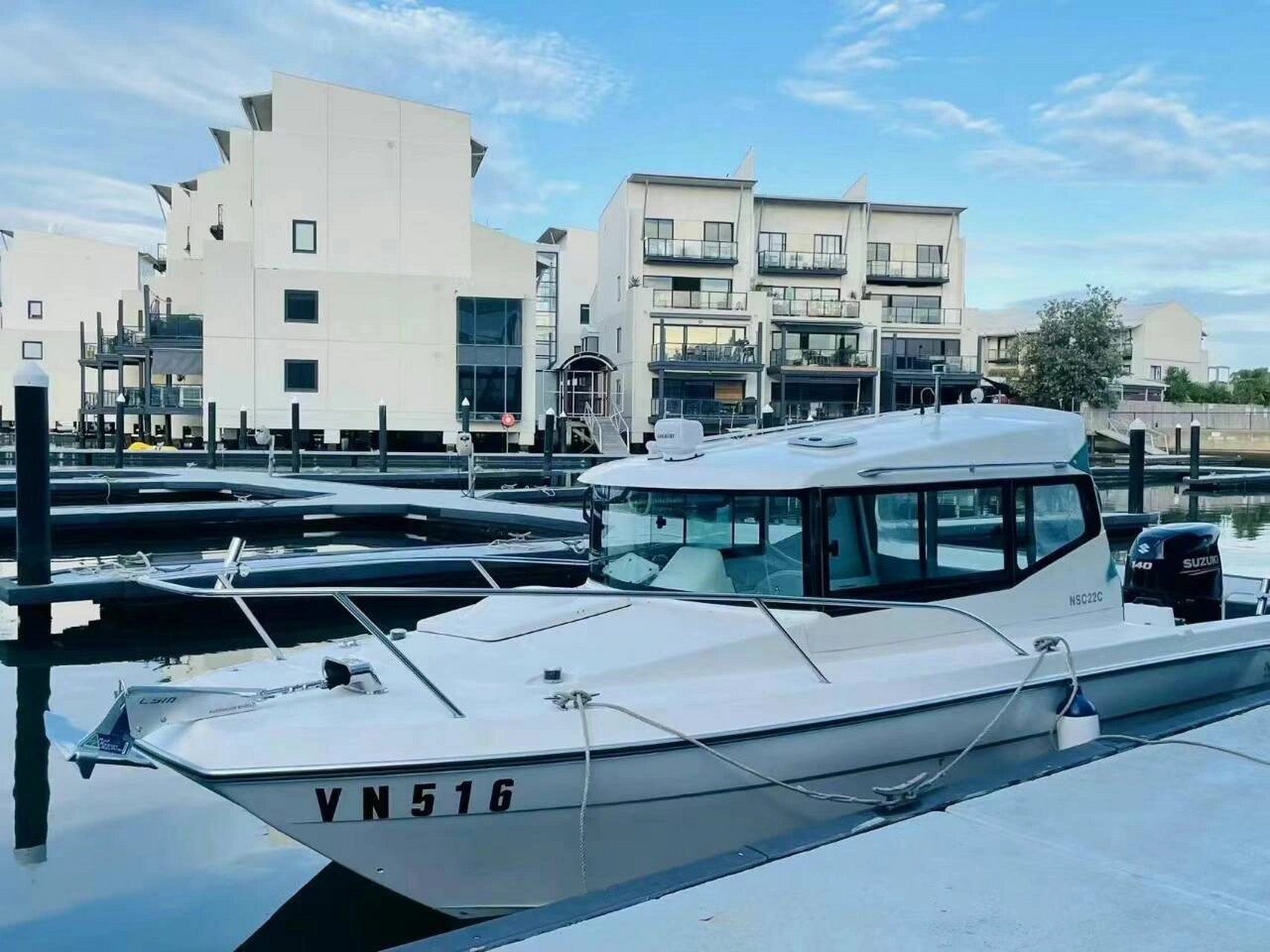 njm双体休闲钓鱼艇现船销售 日本全进口原装6.