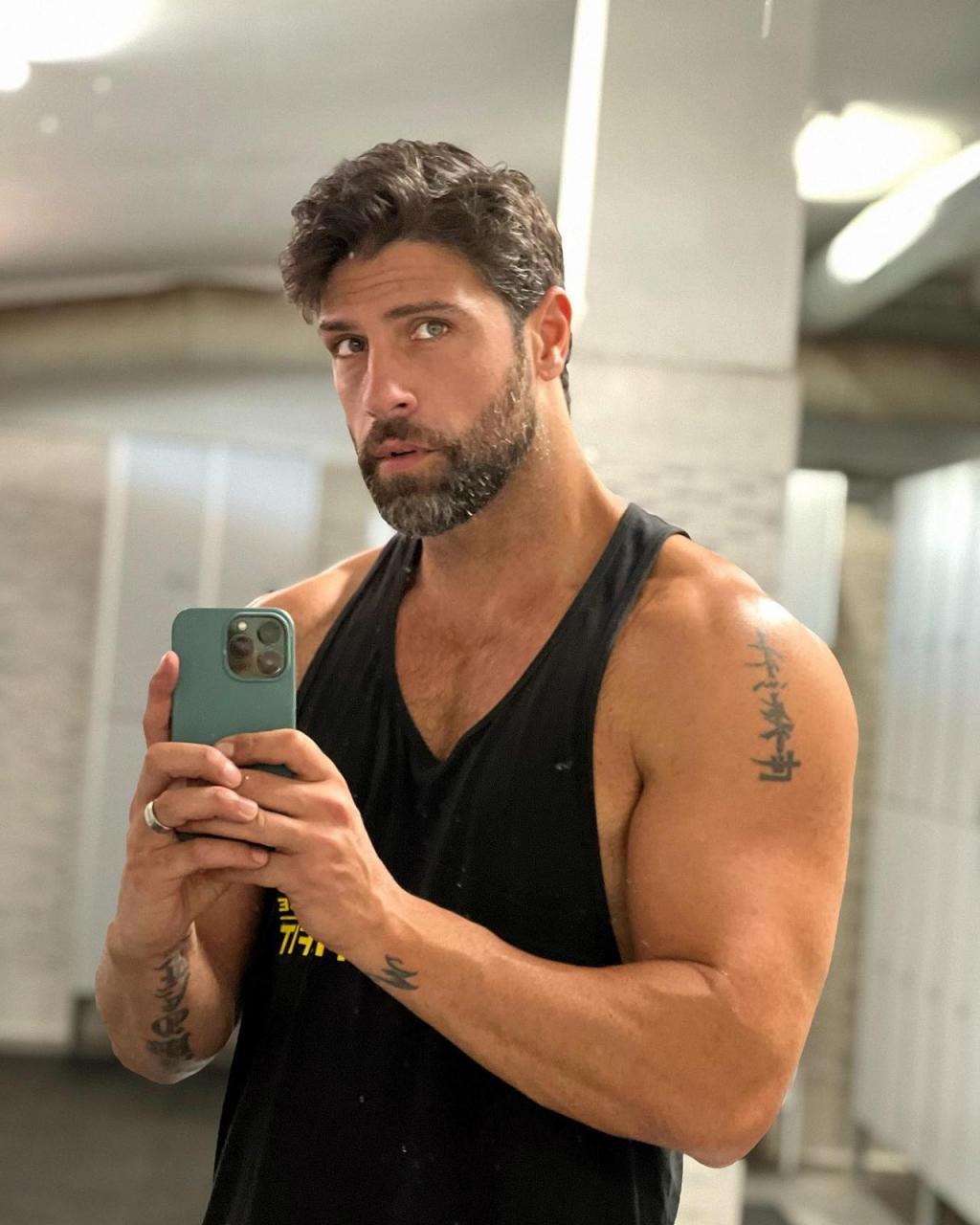 杰来世 这应该是他的中文名 gilles rocca