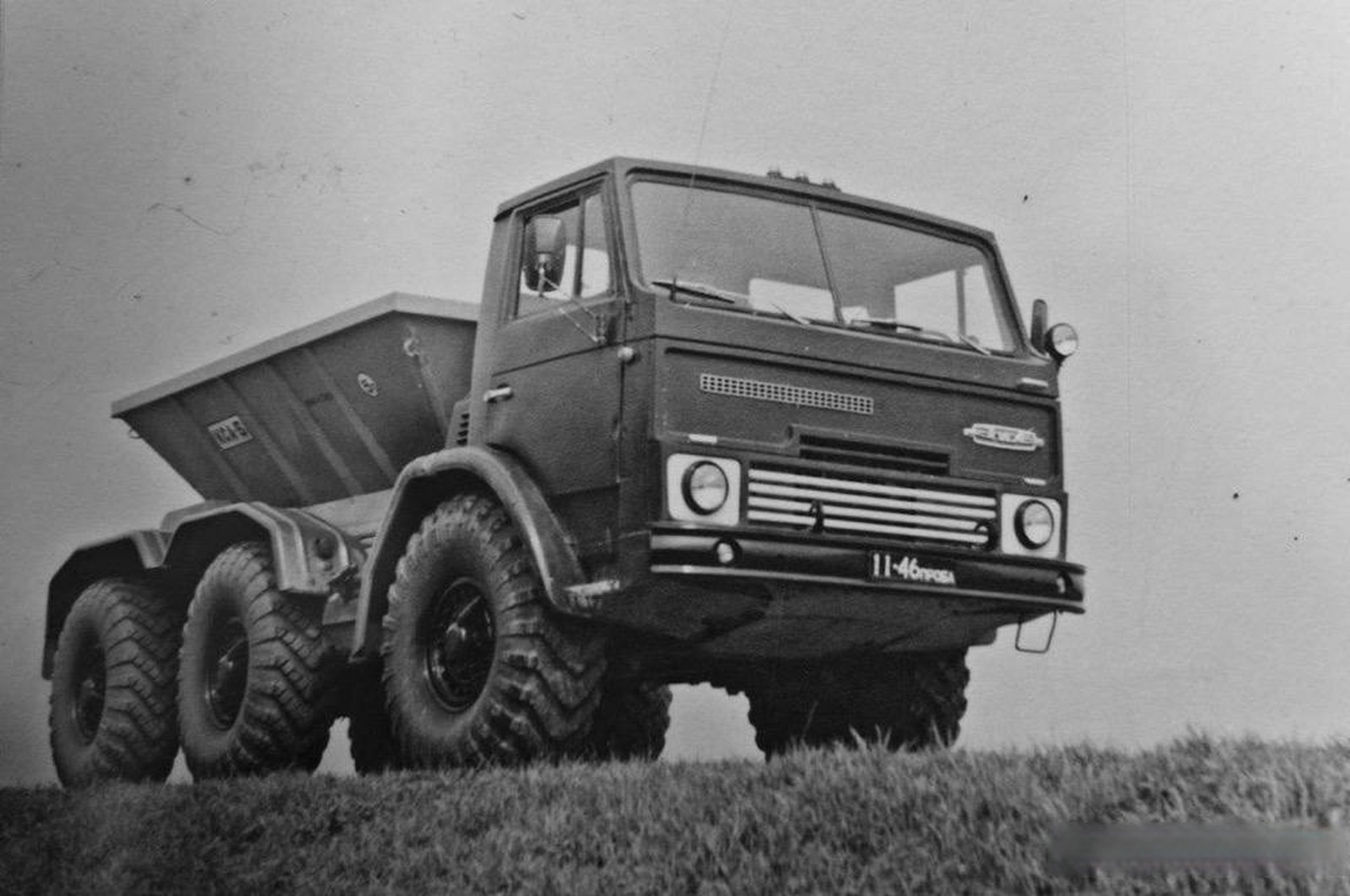 zil-132 rs是苏联七零年代用于国民经济的一款军用卡车改版.