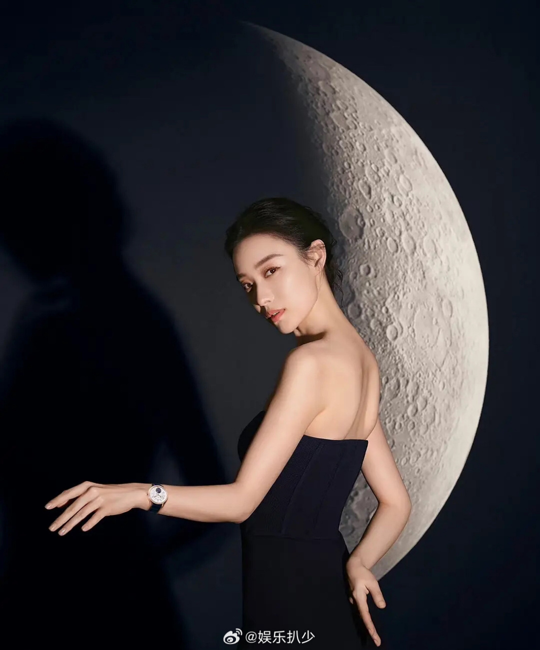 倪妮应该是现役女明星商务最好的了,蓝血高奢腕表珠宝美妆护肤基本都