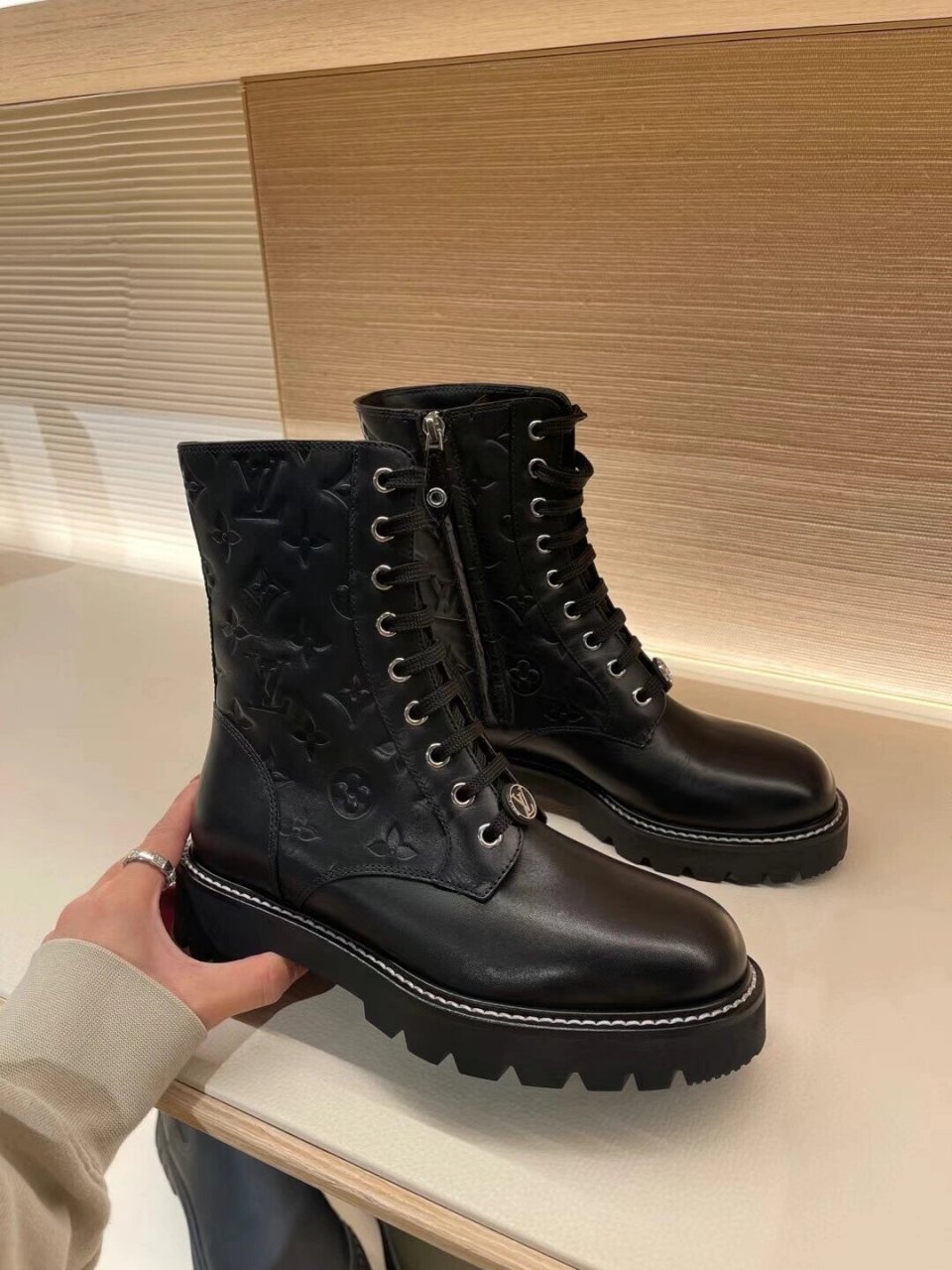 lv 秋冬靴子推荐