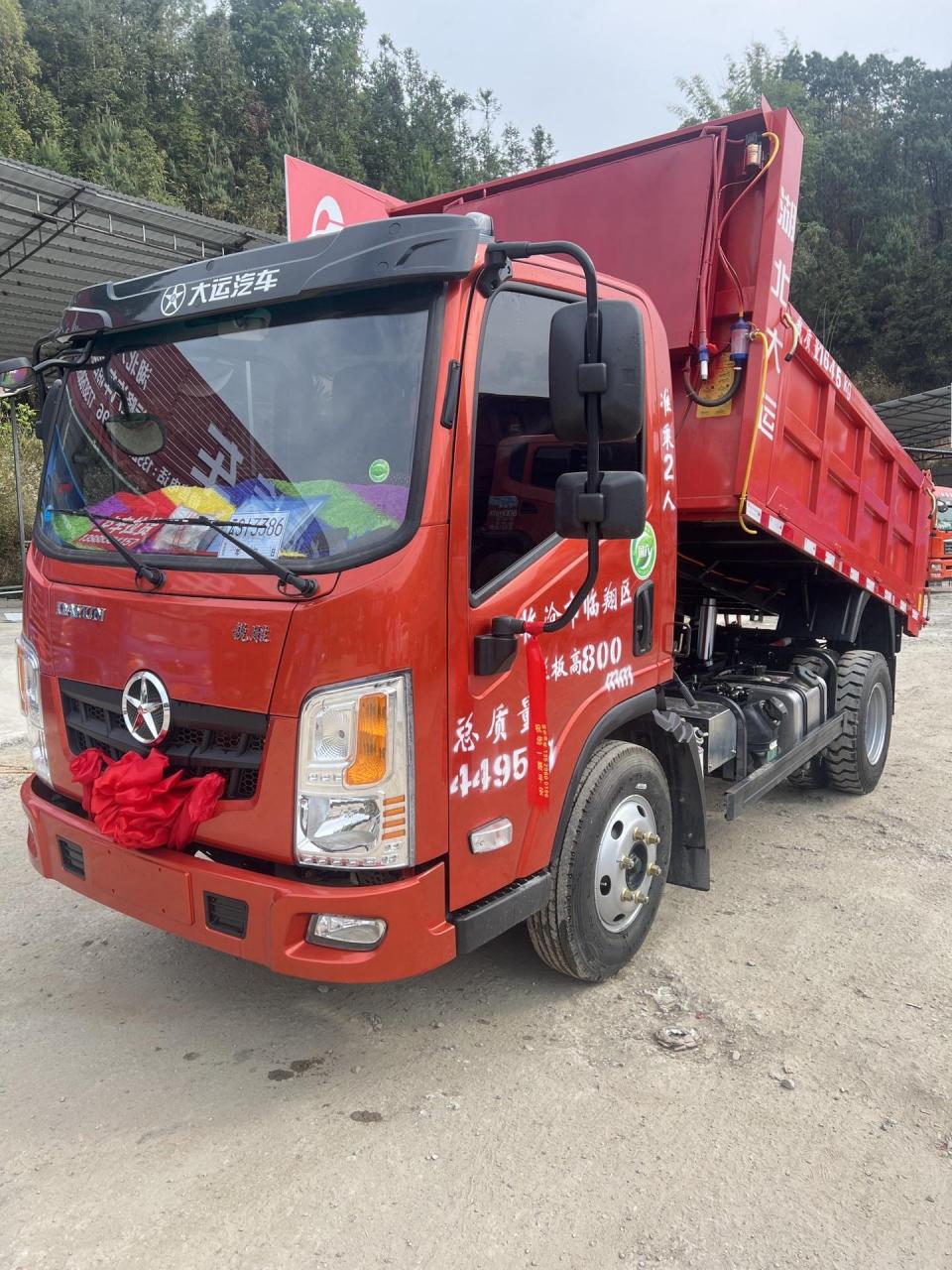 蓝牌自卸.湖北大运锐胜 货箱3.05×1.8×0.