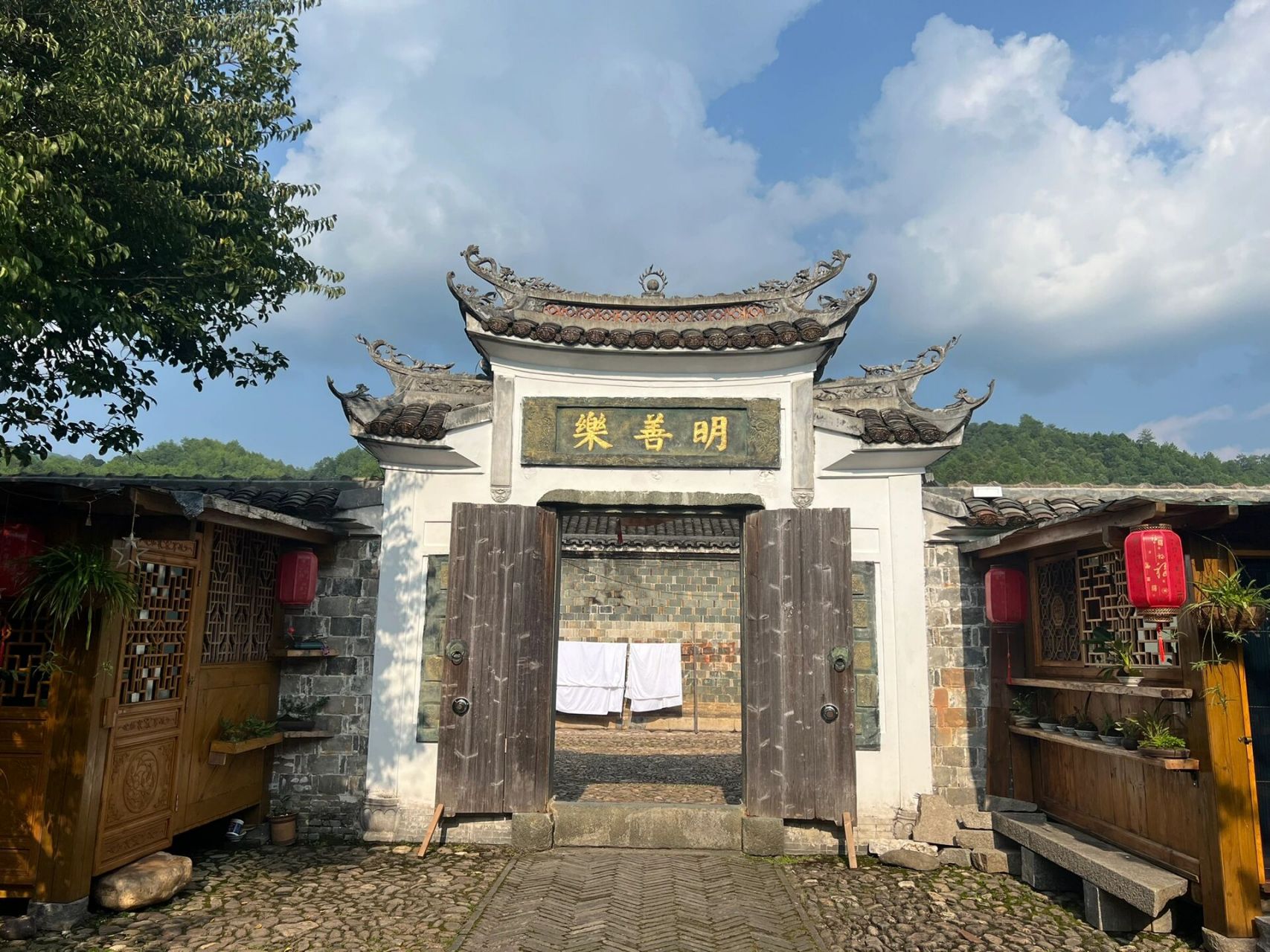 第一次来到福建连城古村落培田村,周五白天人不多,我们被这里的风景和