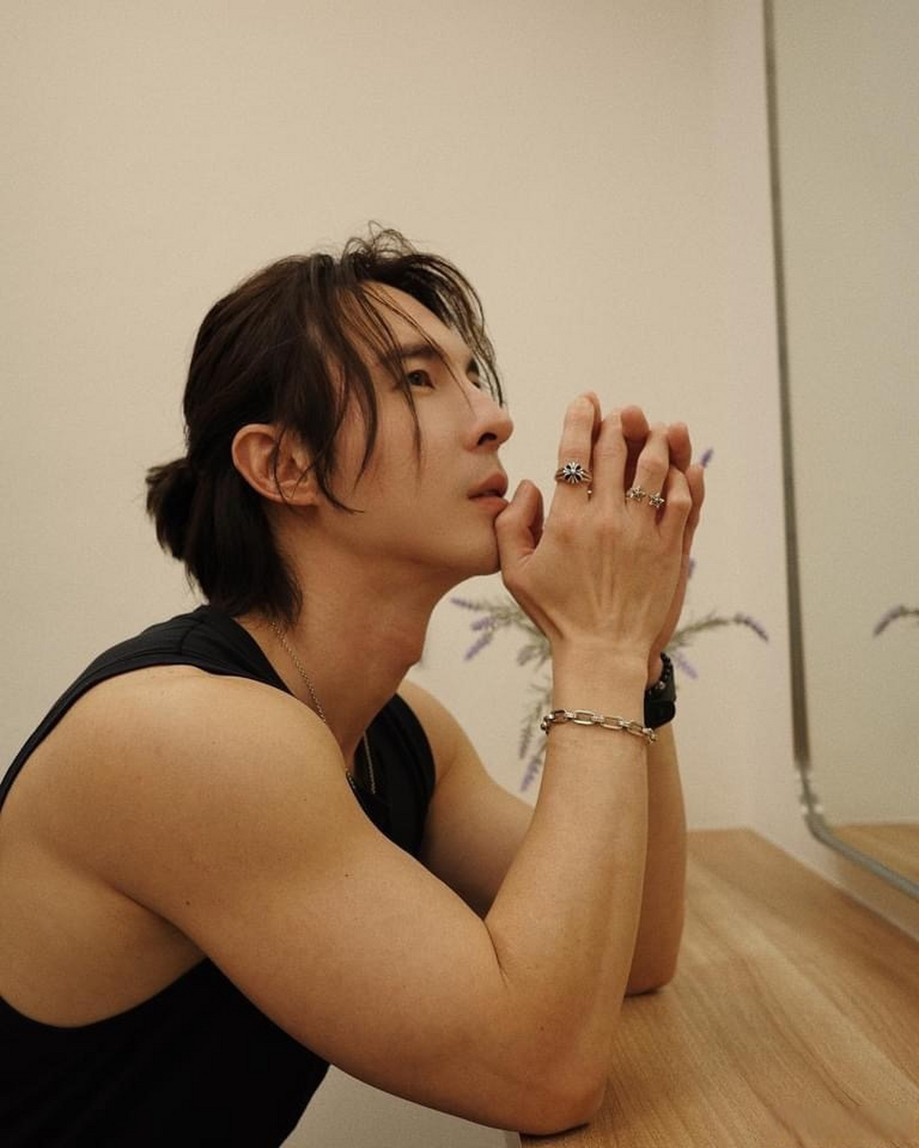 陈势安# 我只是…来发廊请造型师教我绑头发….